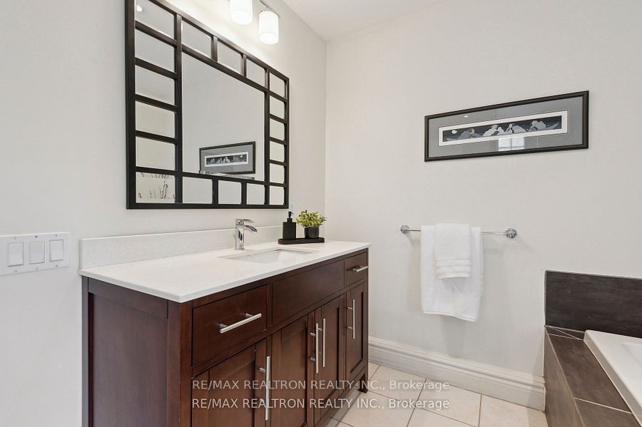 6 Redland Crescent E Property Photo 32