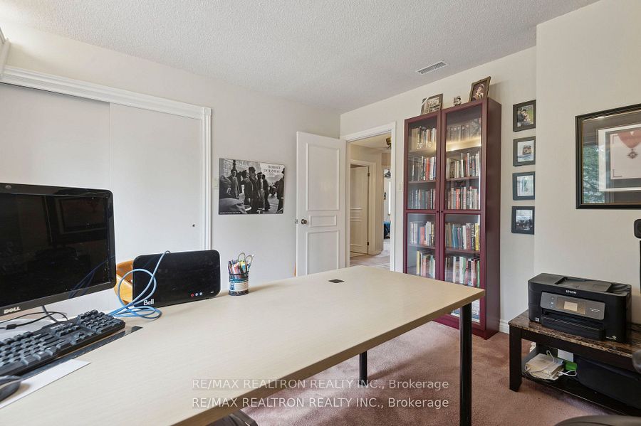 6 Redland Crescent E Property Photo 34