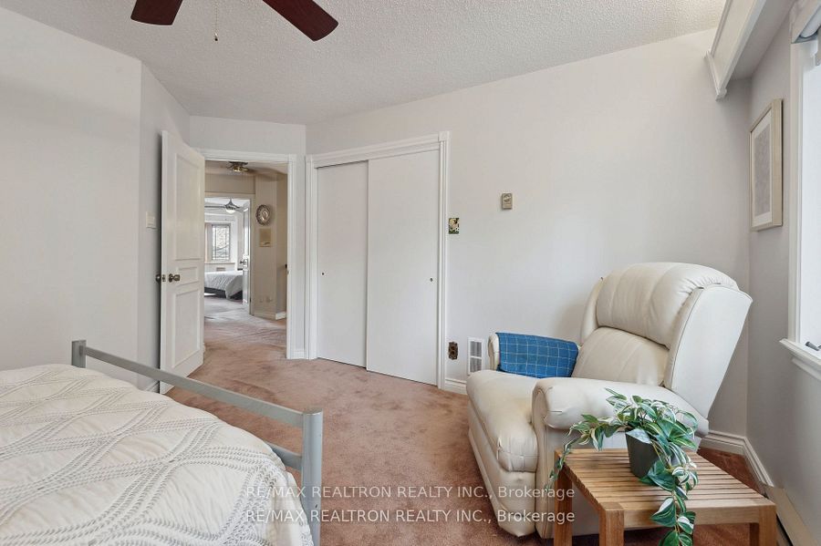 6 Redland Crescent E Property Photo 36