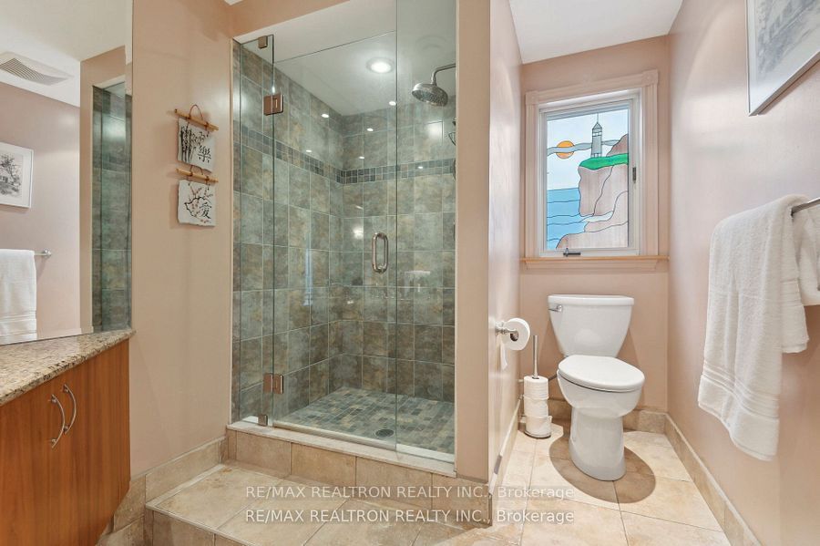 6 Redland Crescent E Property Photo 38