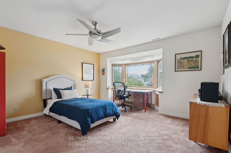 6 Redland Crescent E Property Photo 39