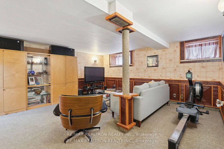 6 Redland Crescent E Property Photo 44