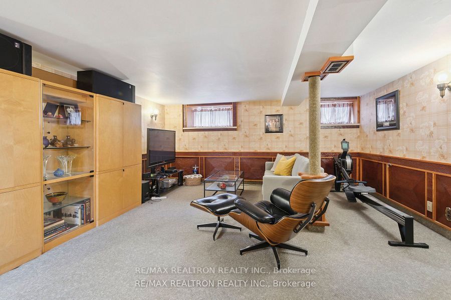 6 Redland Crescent E Property Photo 46