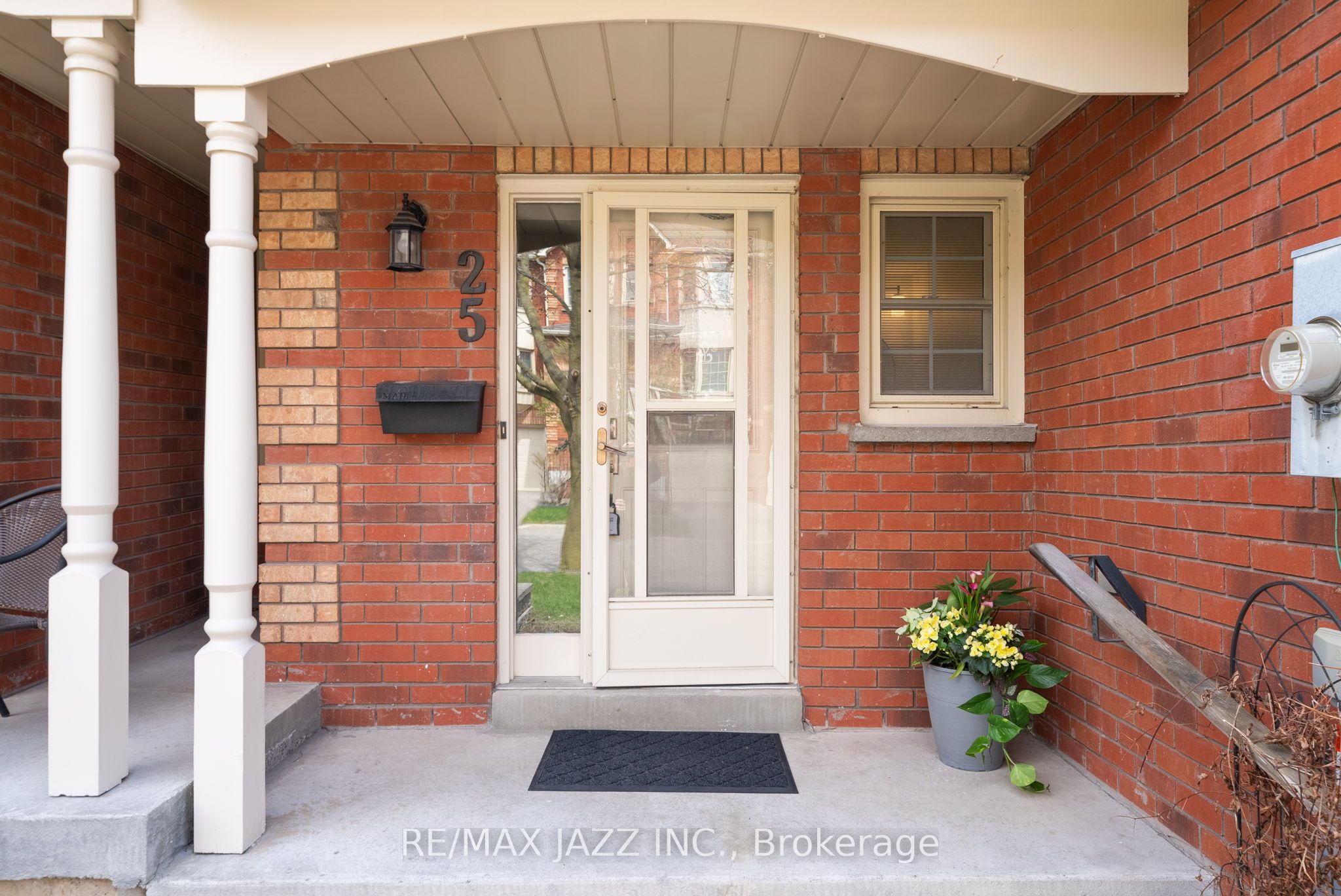 #25 - 1610 Crawforth Street Property Photo 3