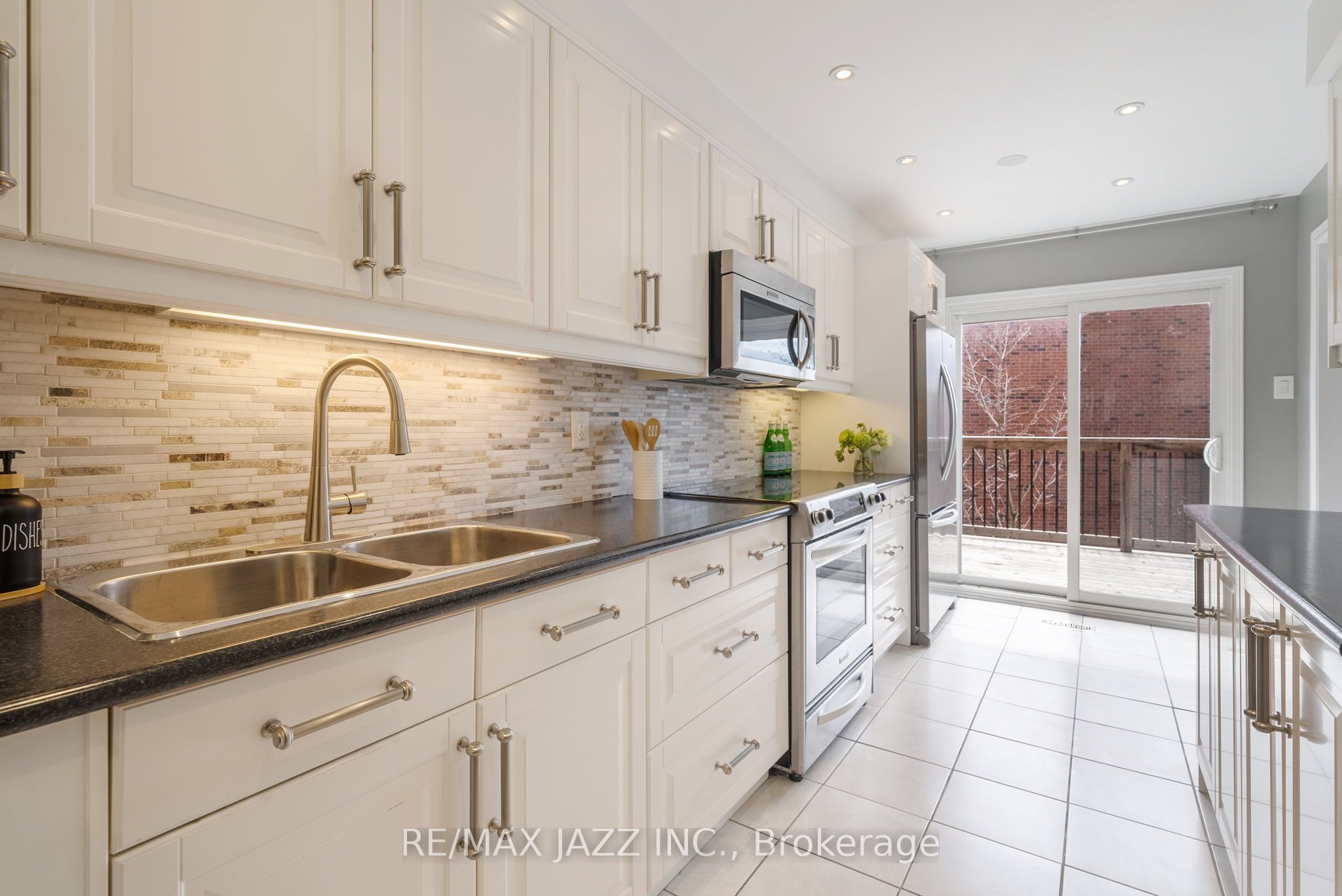 #25 - 1610 Crawforth Street Property Photo 9