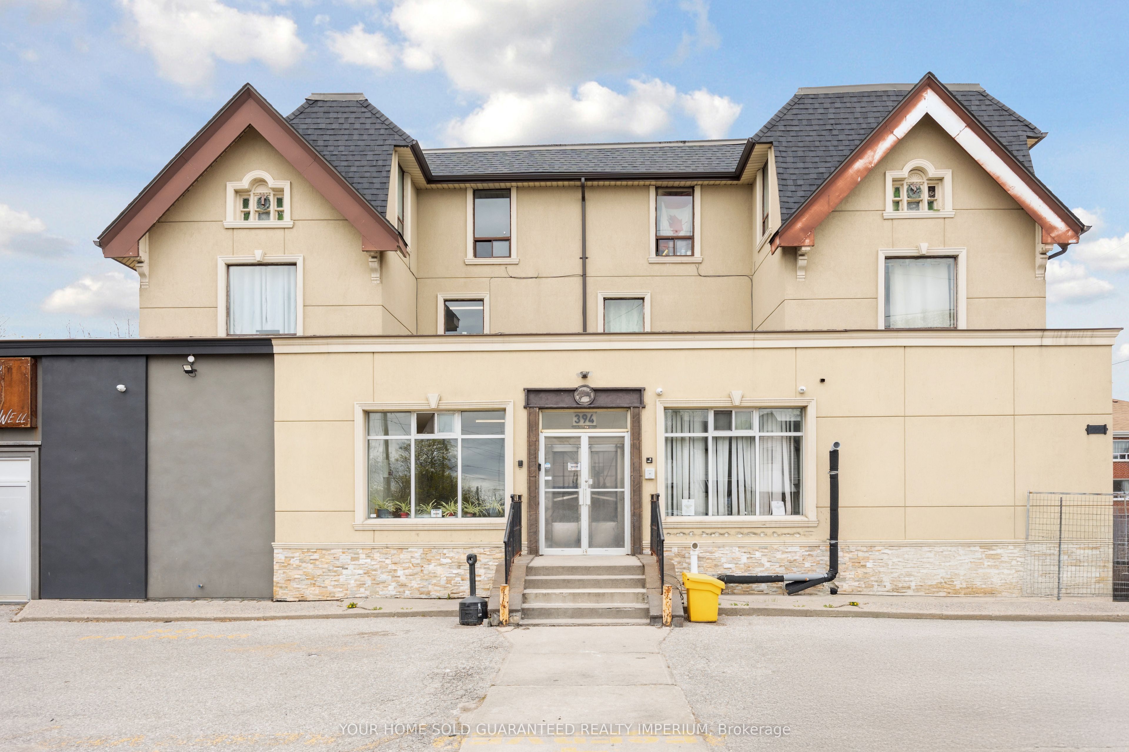394 Simcoe St S Property Photo 1