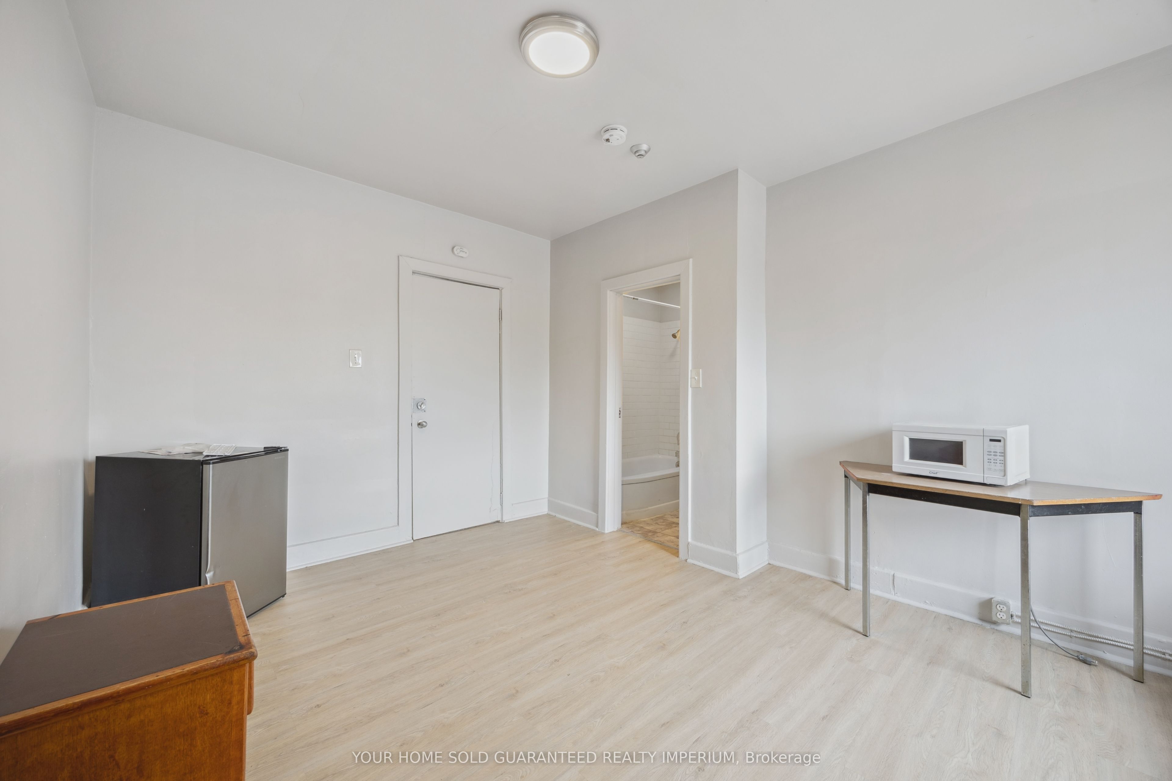 394 Simcoe St S Property Photo 5