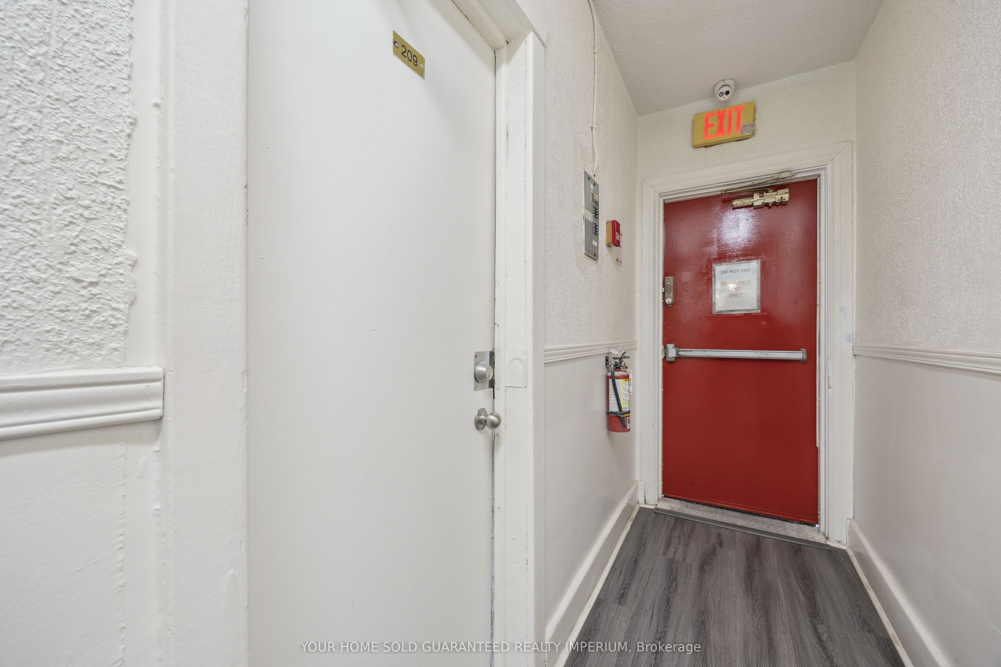 394 Simcoe St S Property Photo 7