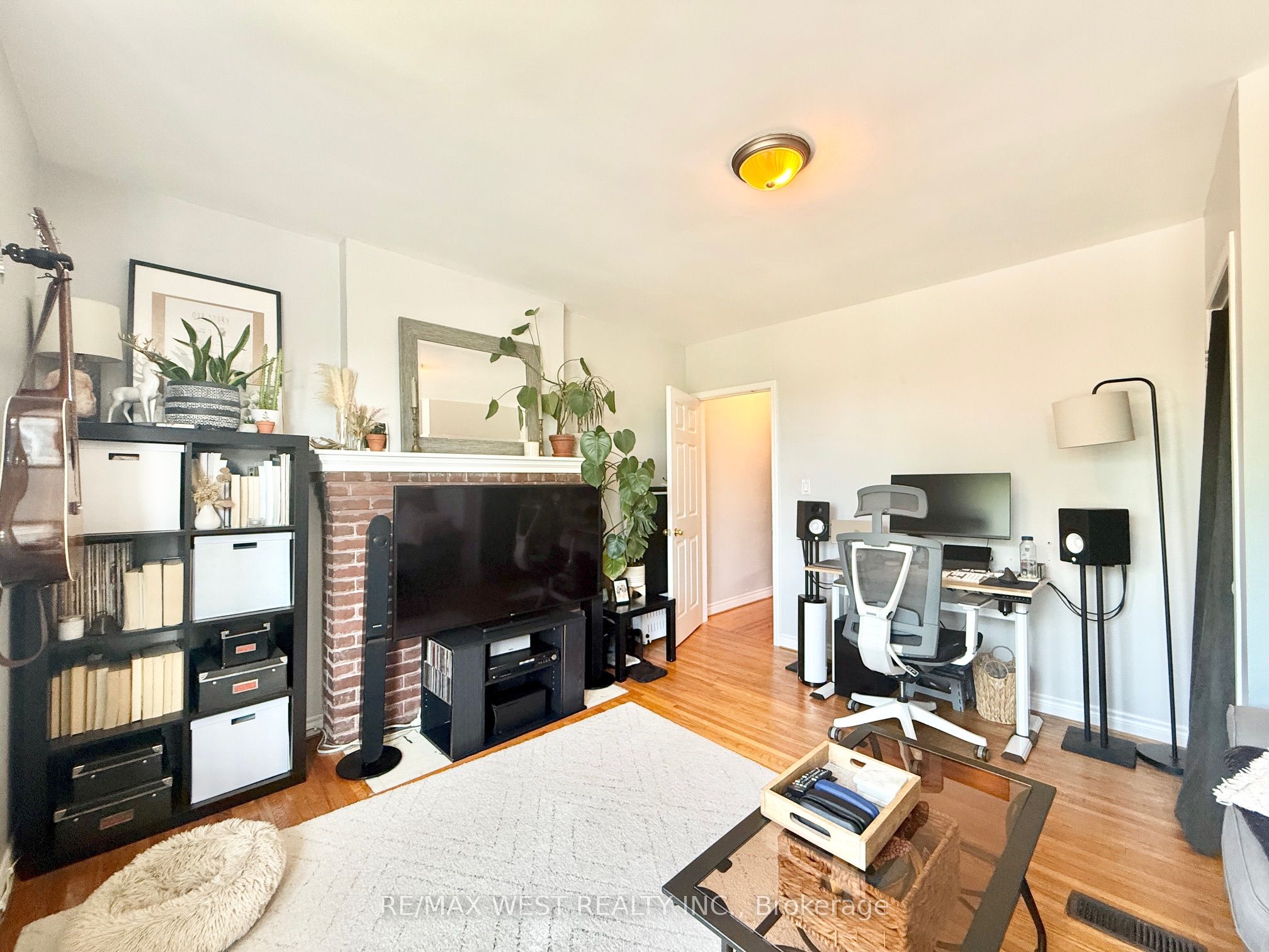 #2nd Floor - 161 Greenwood Avenue Property Photo 4