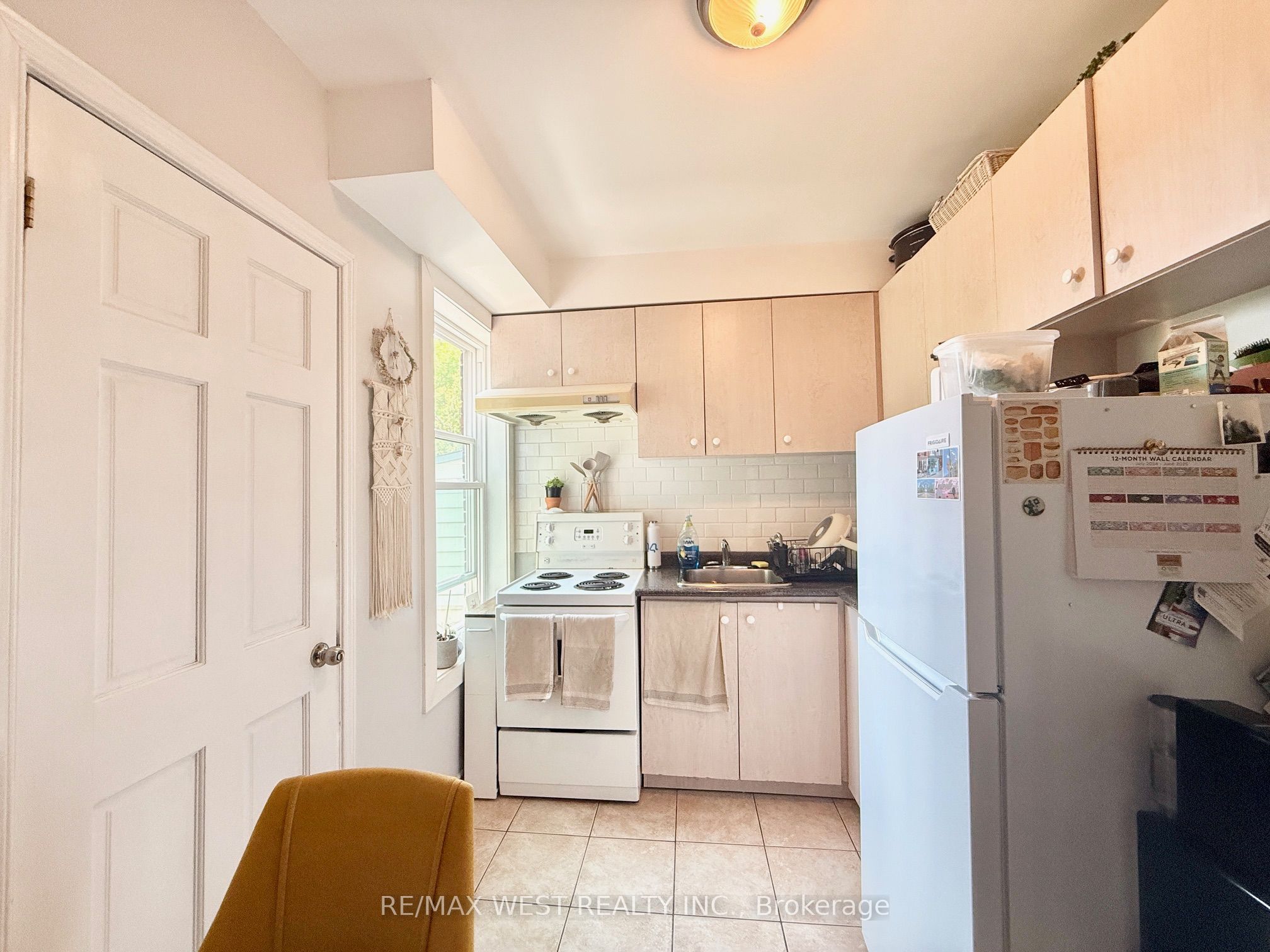#2nd Floor - 161 Greenwood Avenue Property Photo 5