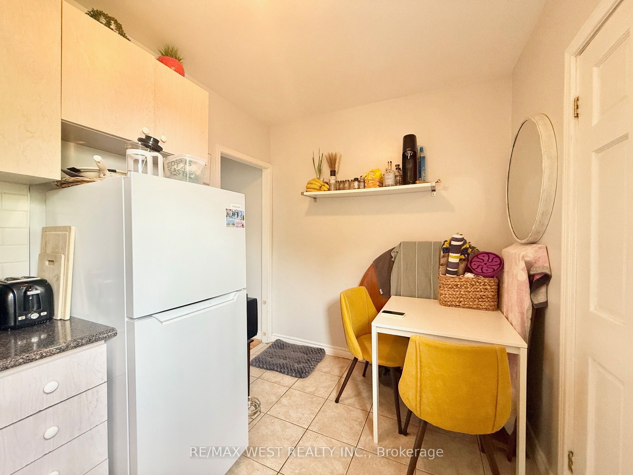 #2nd Floor - 161 Greenwood Avenue Property Photo 6