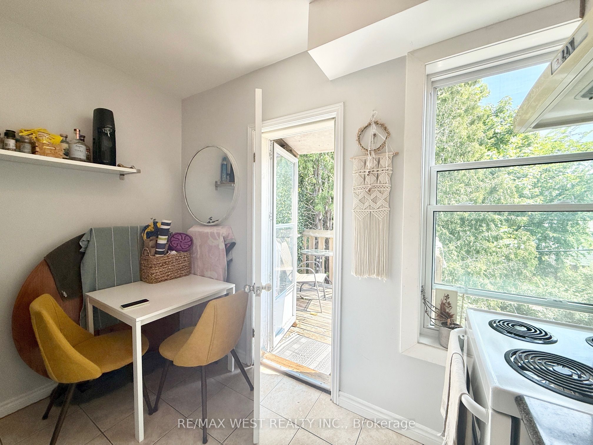 #2nd Floor - 161 Greenwood Avenue Property Photo 7