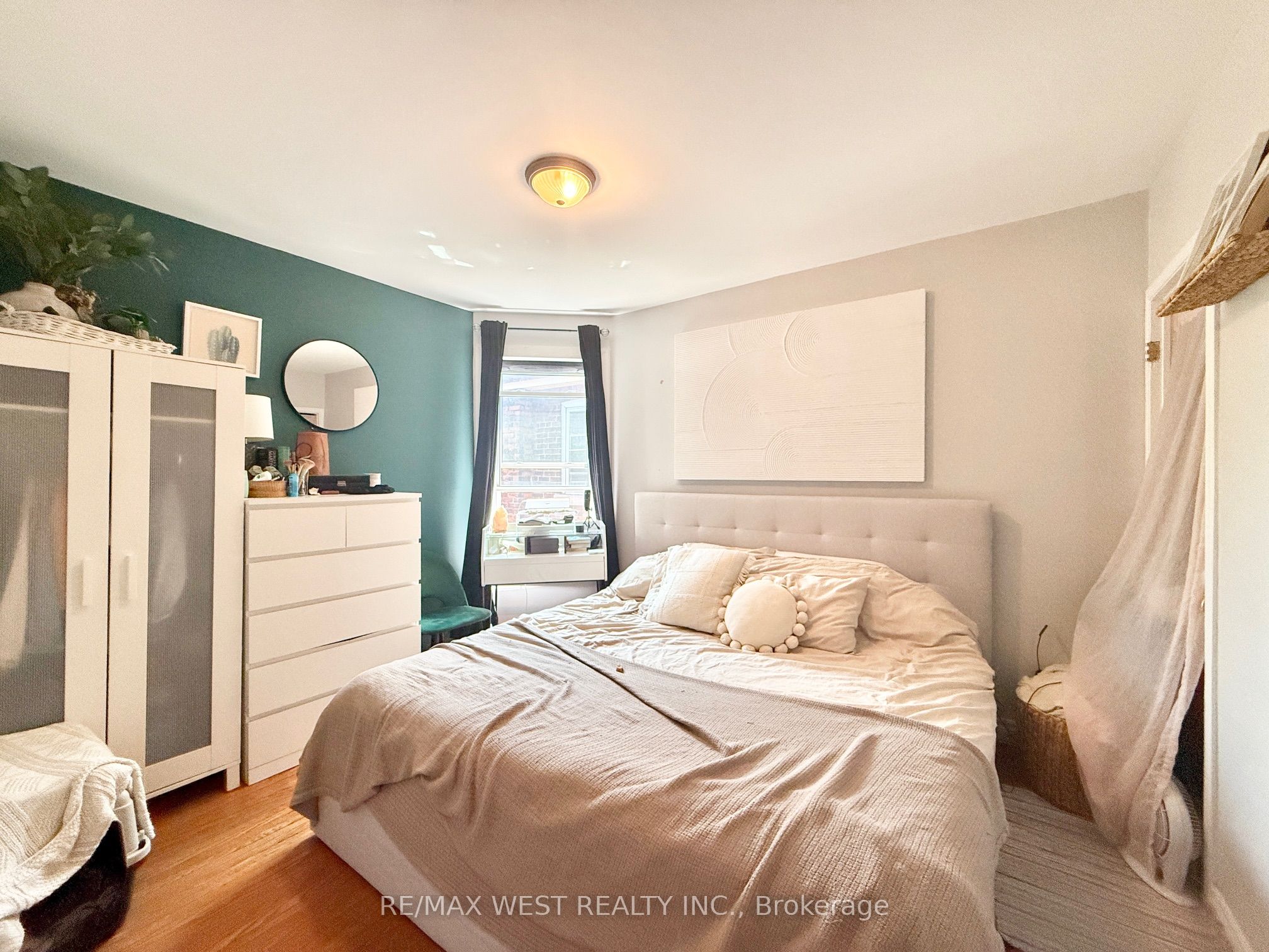 #2nd Floor - 161 Greenwood Avenue Property Photo 9