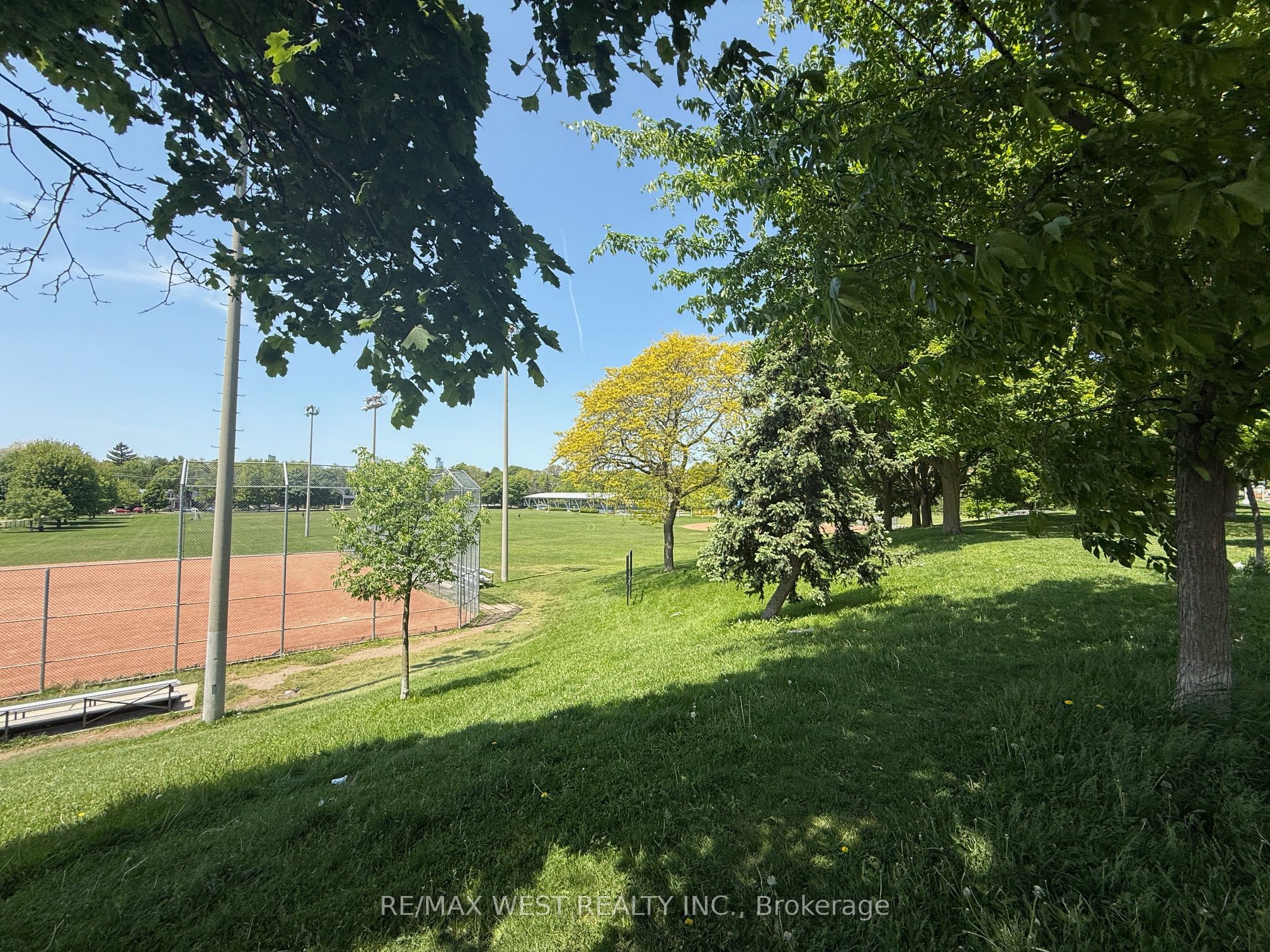 #2nd Floor - 161 Greenwood Avenue Property Photo 13