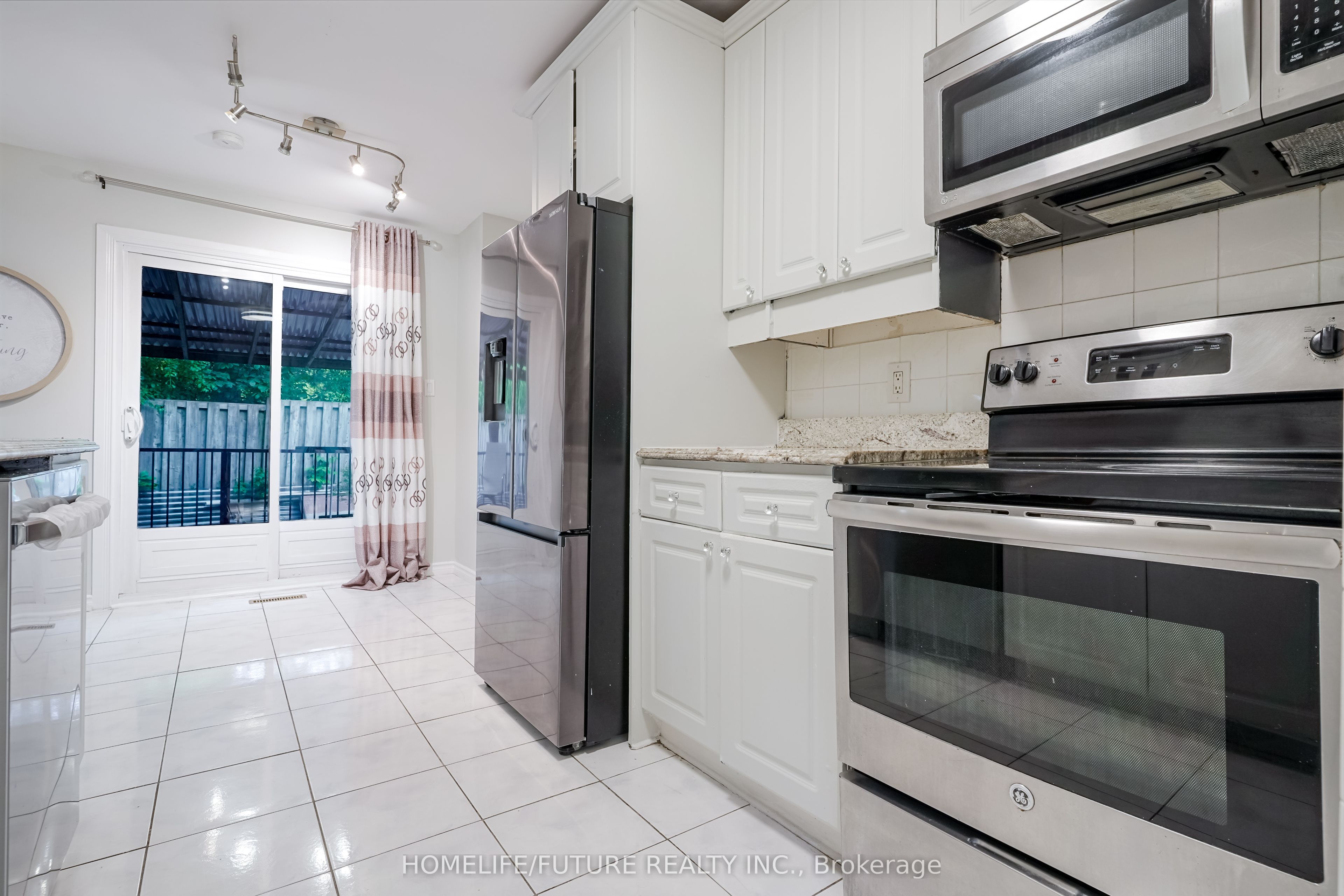 47 Carisbrooke Square Property Photo 16