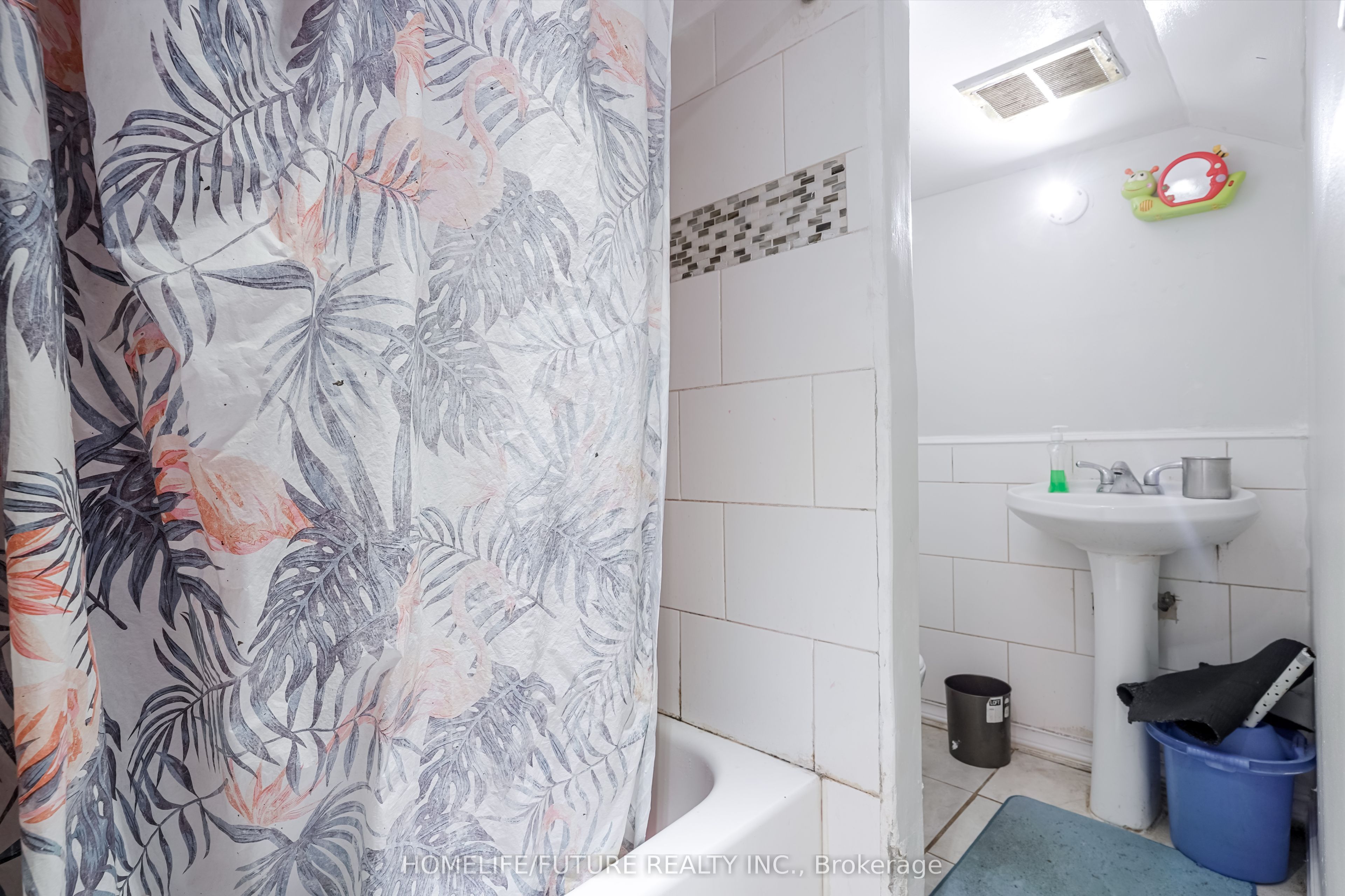 47 Carisbrooke Square Property Photo 38