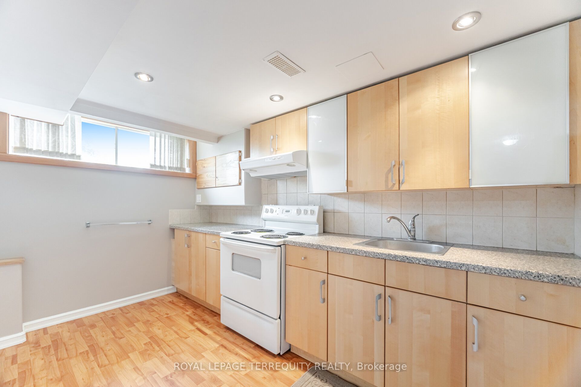 #2 - 4 Bromton Drive Property Photo 9
