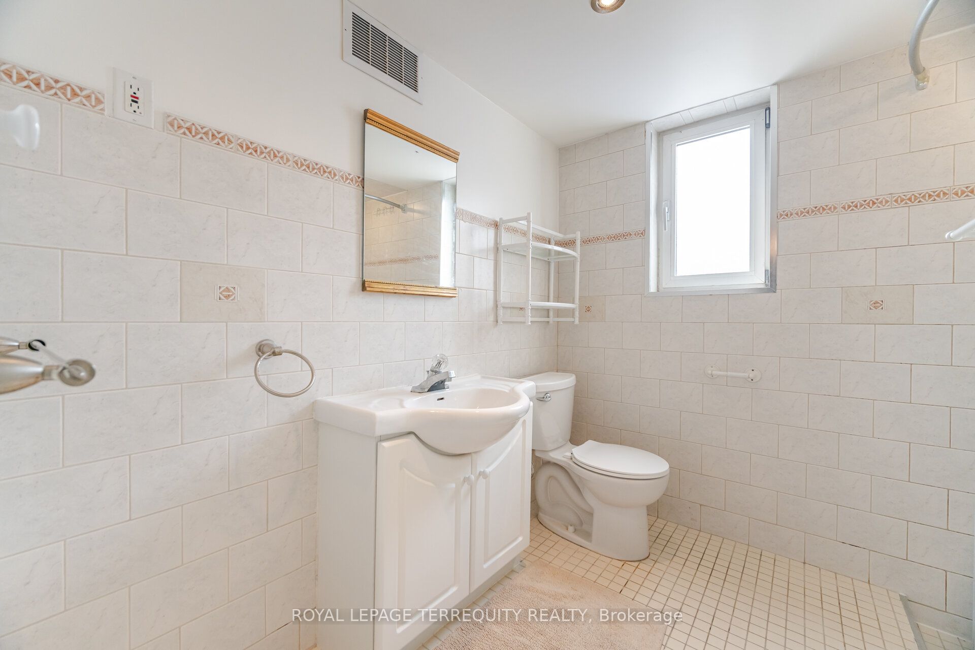 #2 - 4 Bromton Drive Property Photo 12