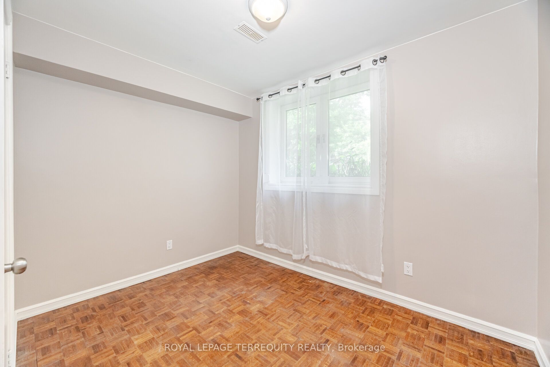 #2 - 4 Bromton Drive Property Photo 16