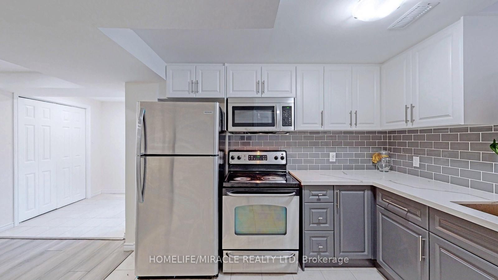 1636 A Melman St Property Photo 4