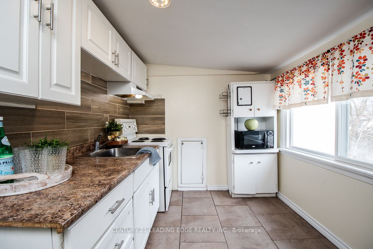 #upper - 128 Summer Street Property Photo 10