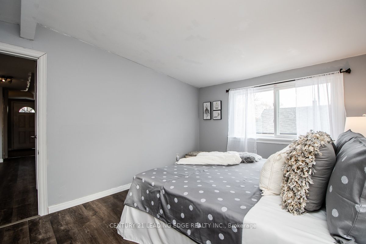 #upper - 128 Summer Street Property Photo 12
