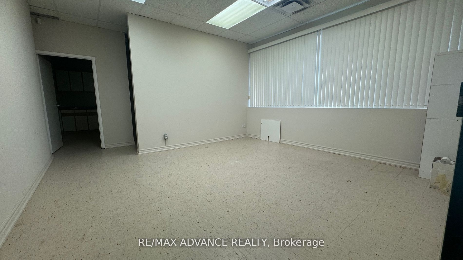 4245 Sheppard Avenue E Unit 6 Property Photo 2