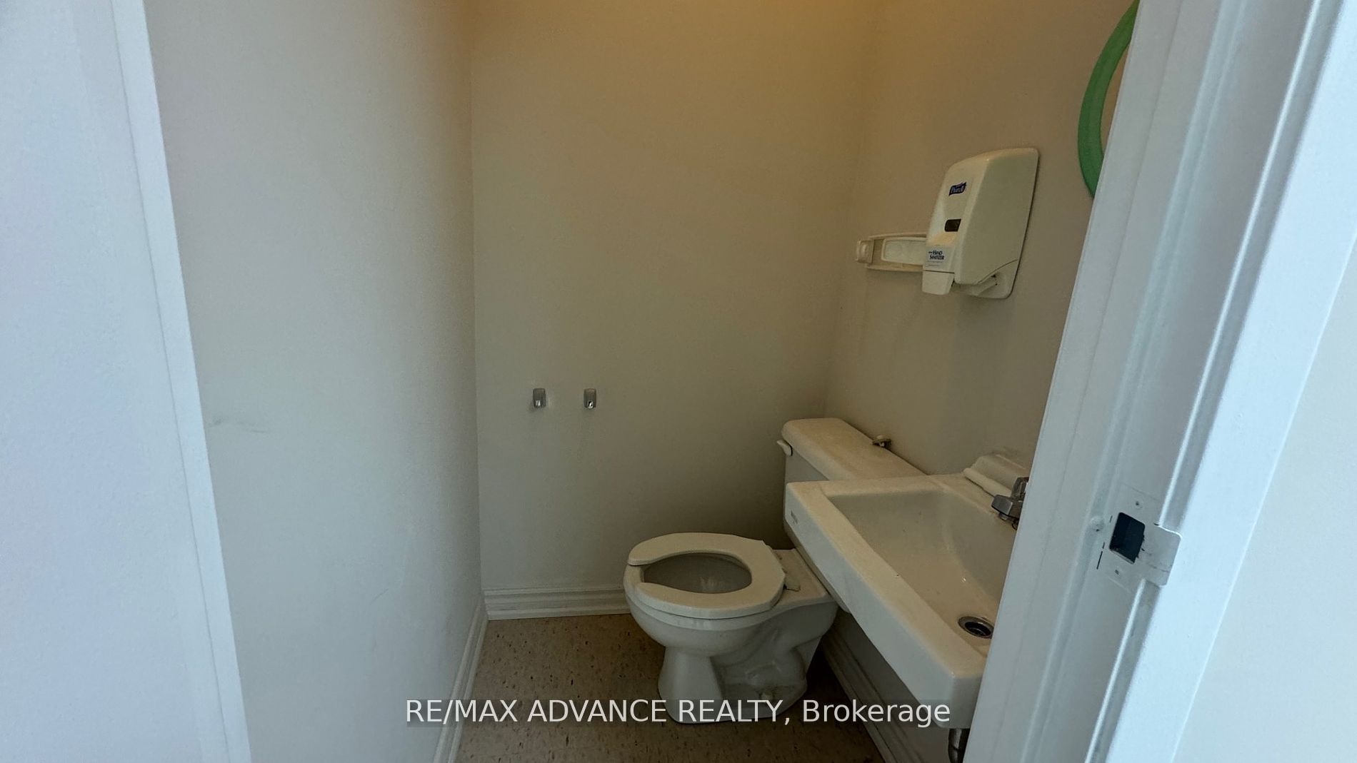 4245 Sheppard Avenue E Unit 6 Property Photo 4
