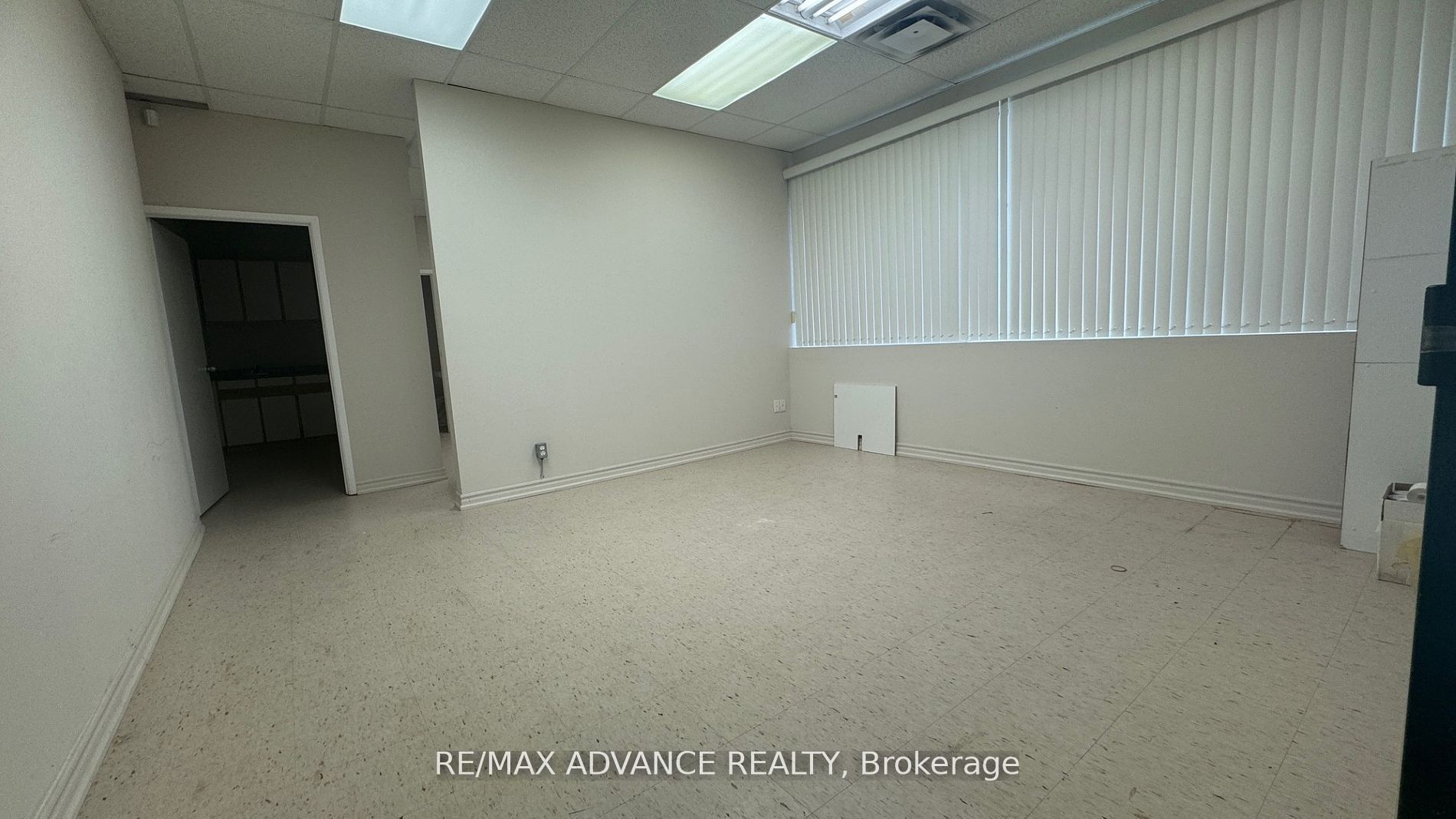 4245 Sheppard Avenue E Unit 6 Property Photo 6
