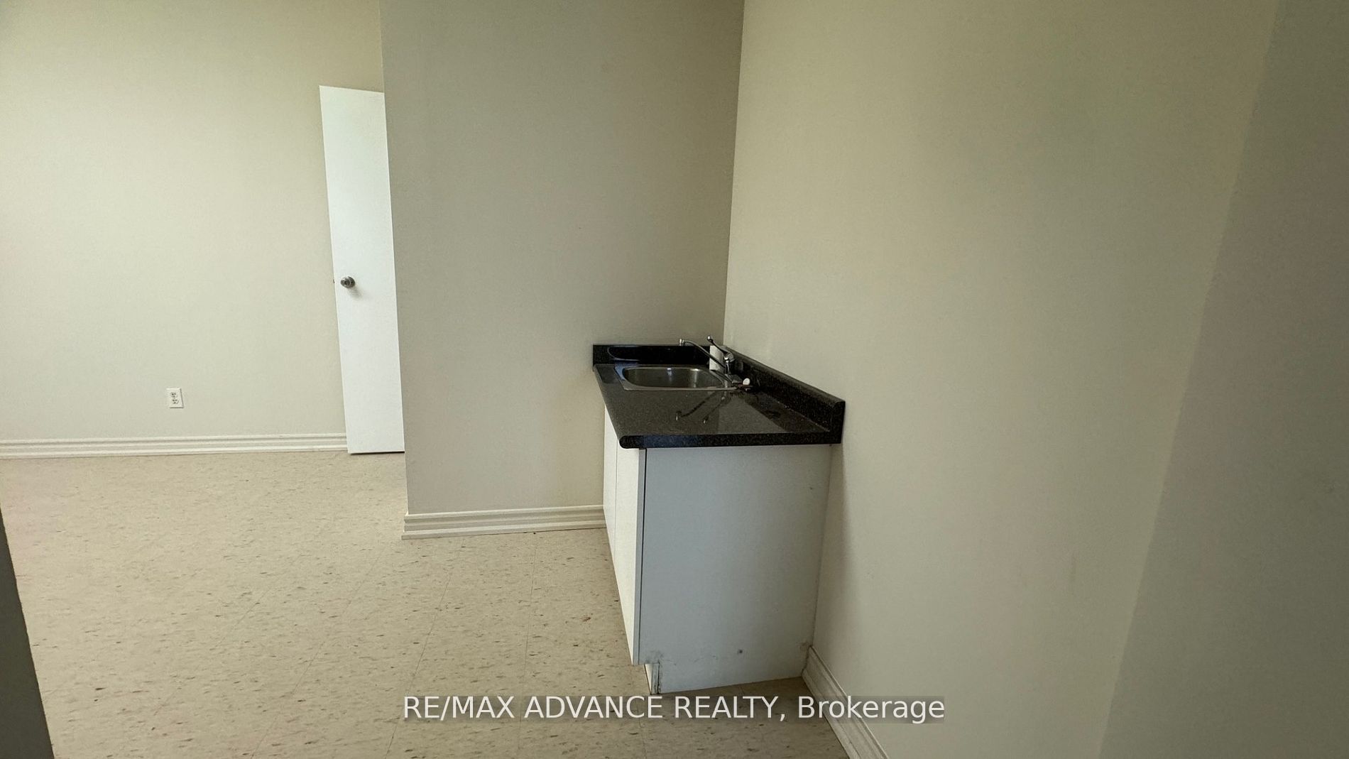 4245 Sheppard Avenue E Unit 6 Property Photo 11