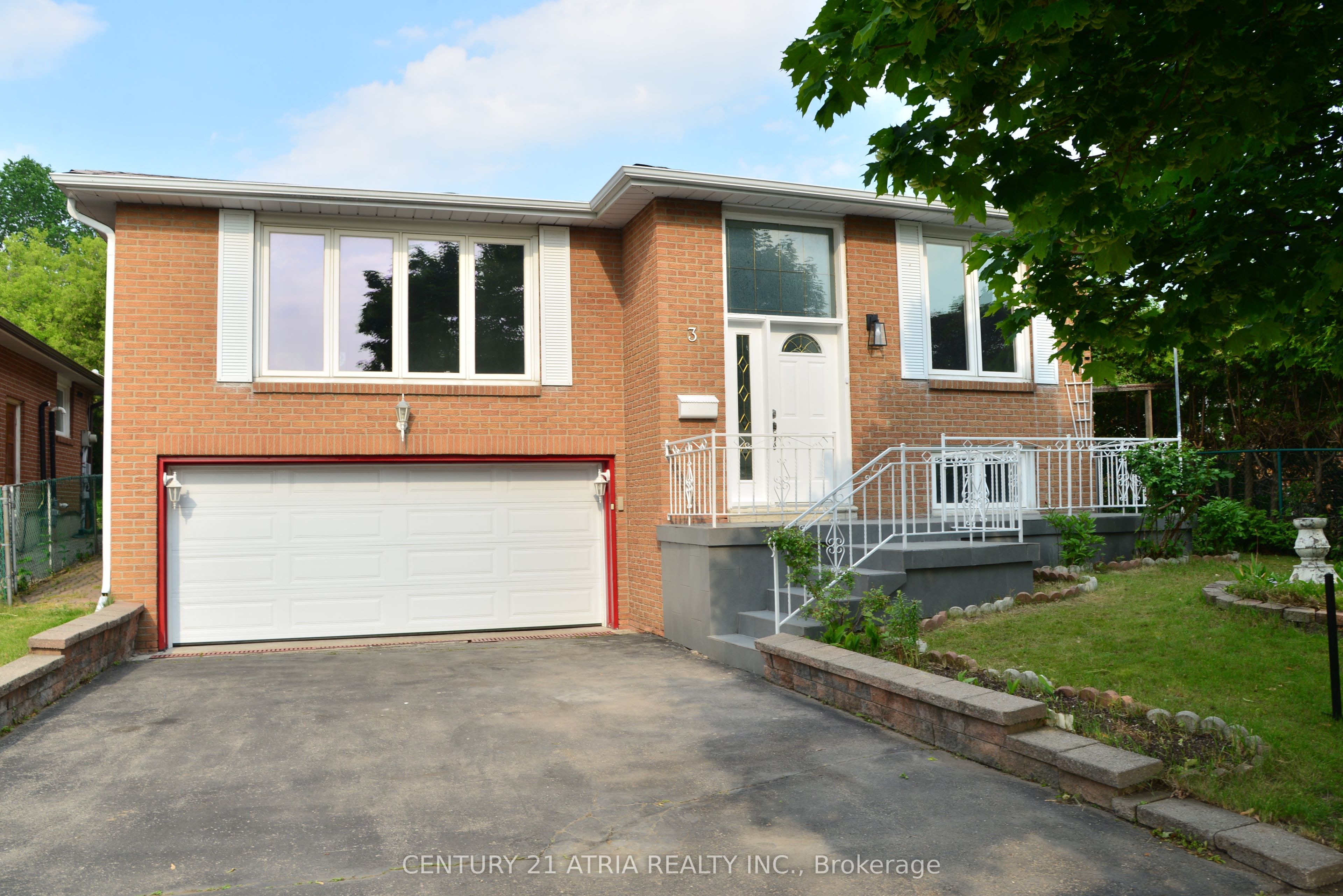 3 Silvertip Crescent Property Photo 1