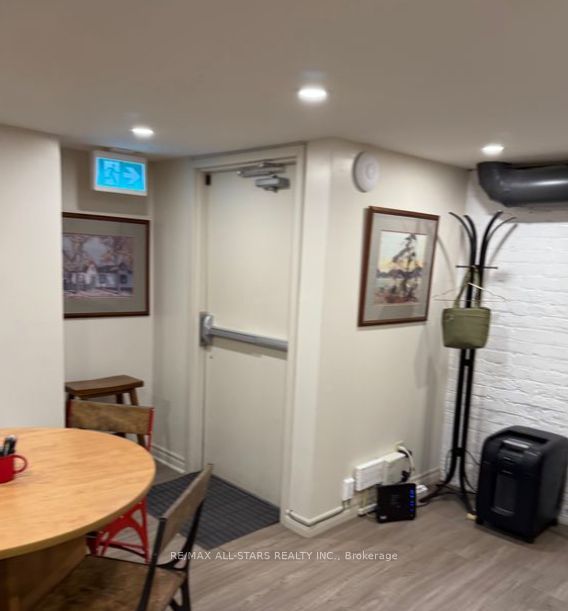 711 Queen Street E Unit B Property Photo 6