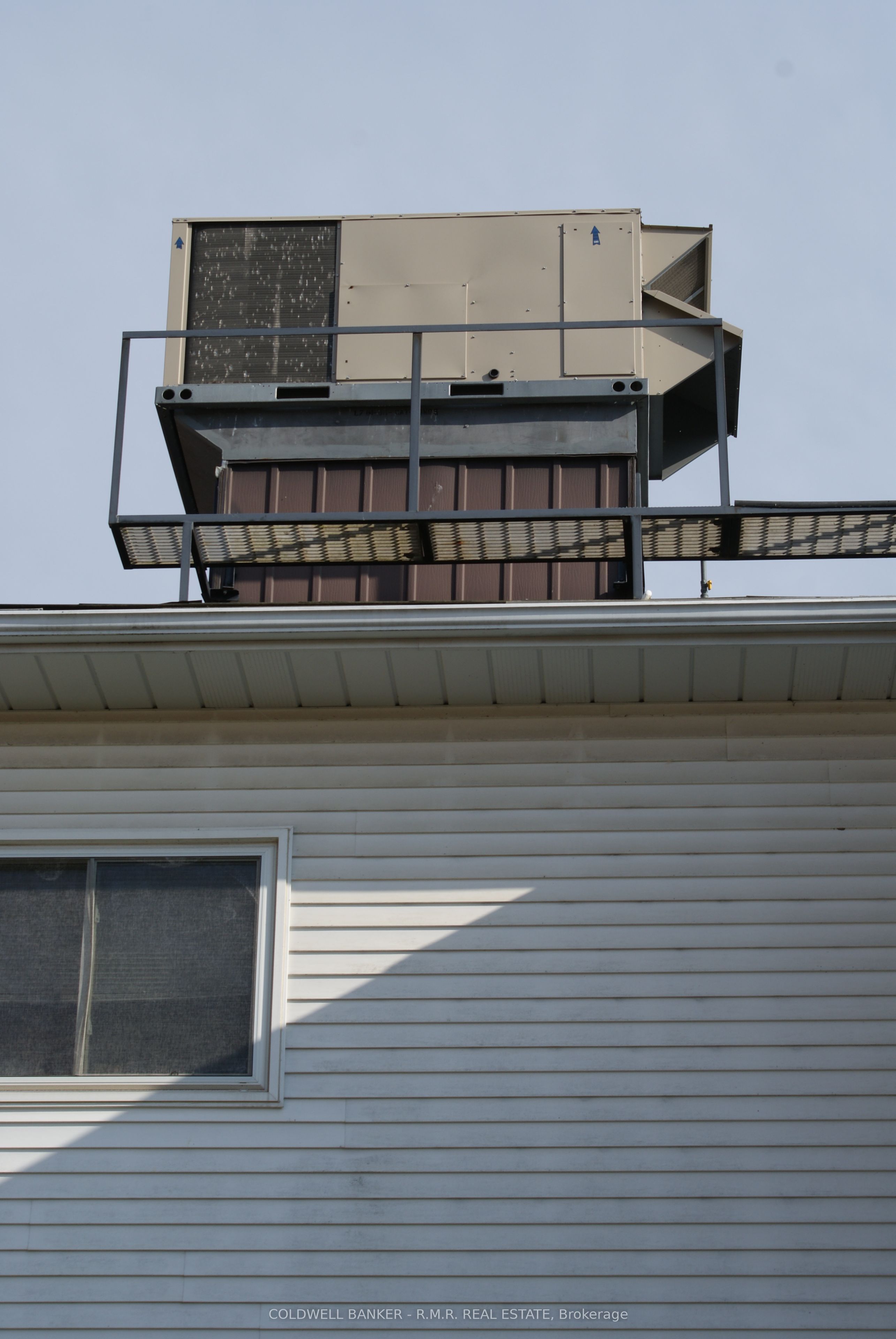 108 King Avenue W Property Photo 5