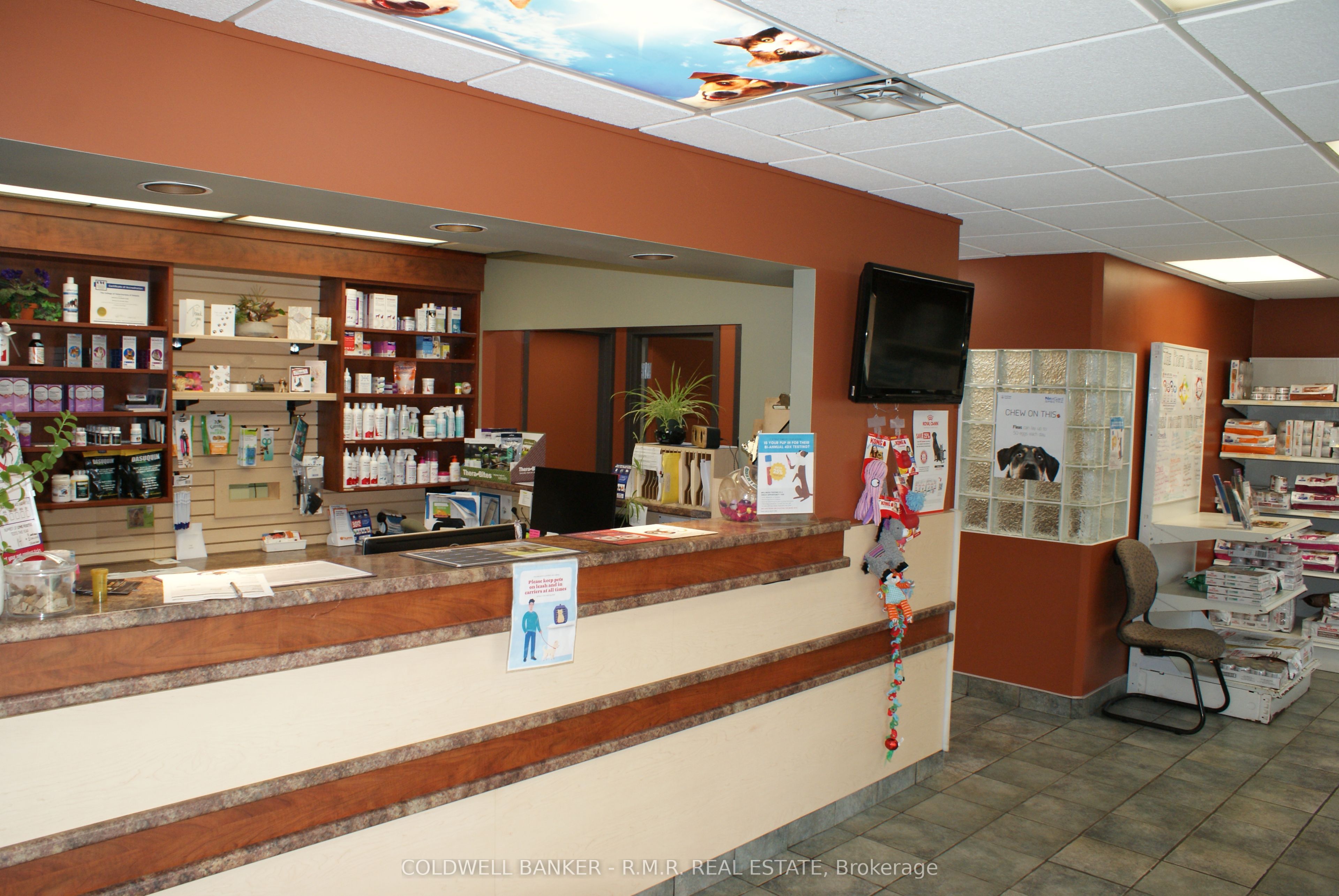 108 King Avenue W Property Photo 6