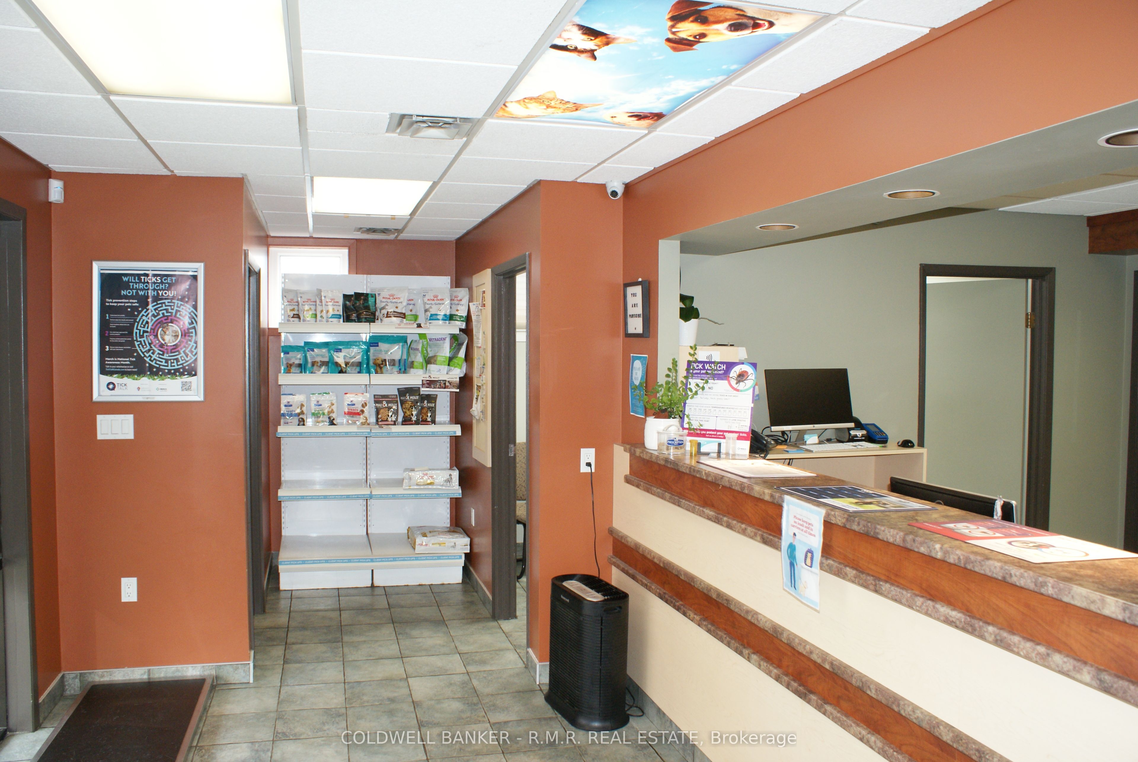 108 King Avenue W Property Photo 7