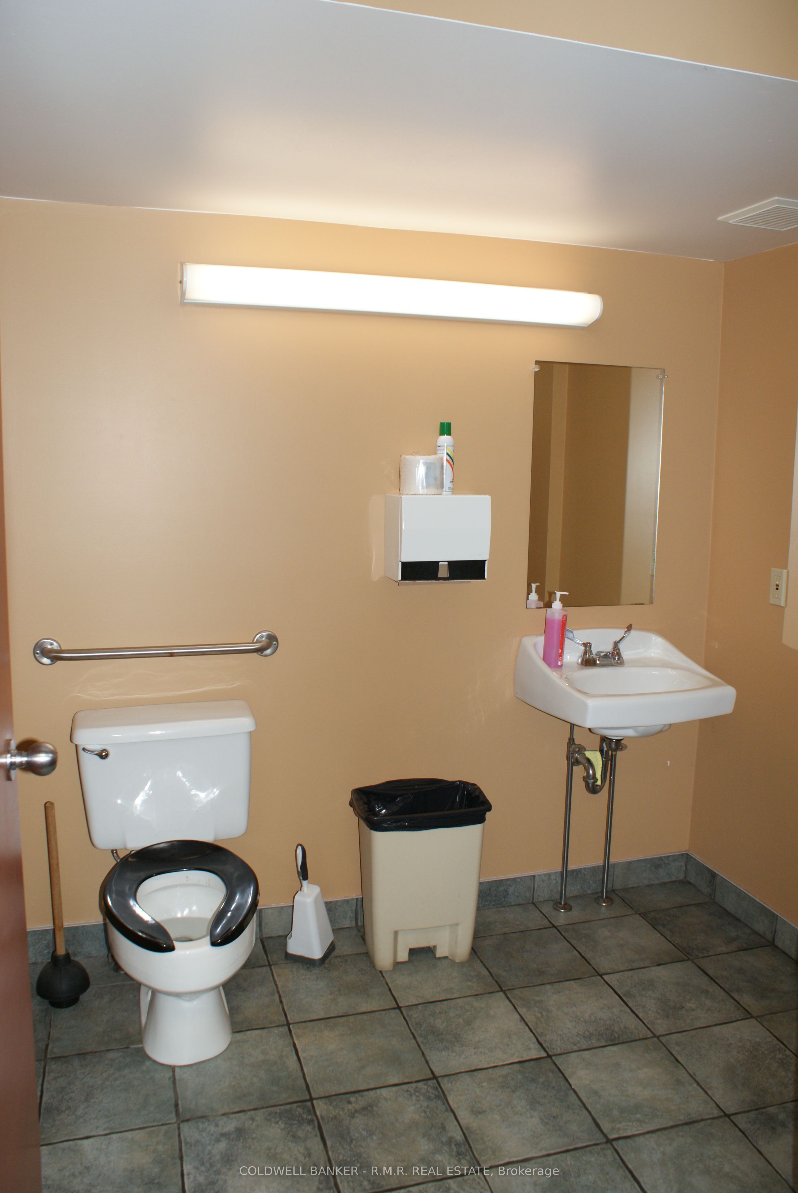 108 King Avenue W Property Photo 11