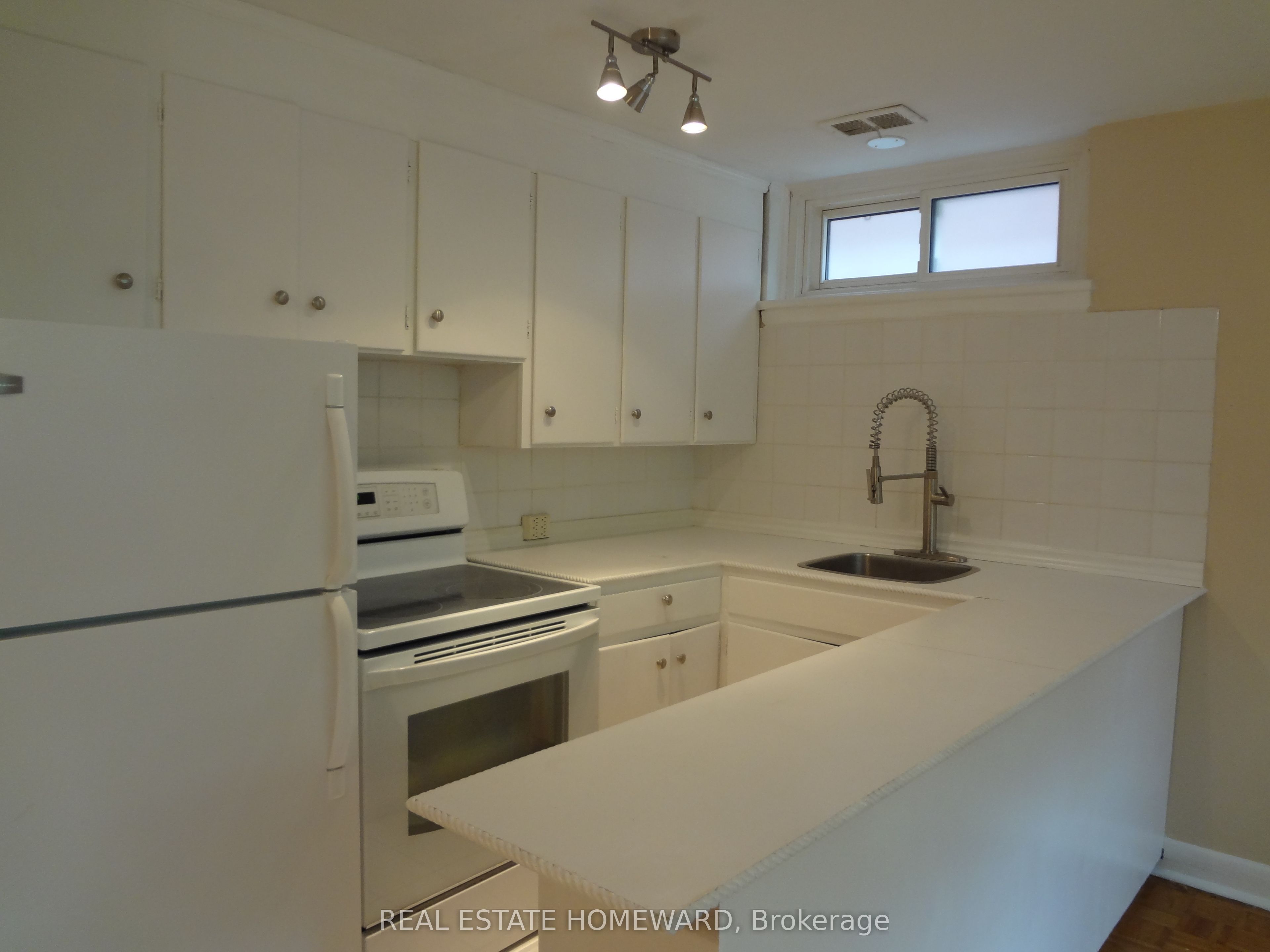 21 Love Crescent Lower Property Photo 20