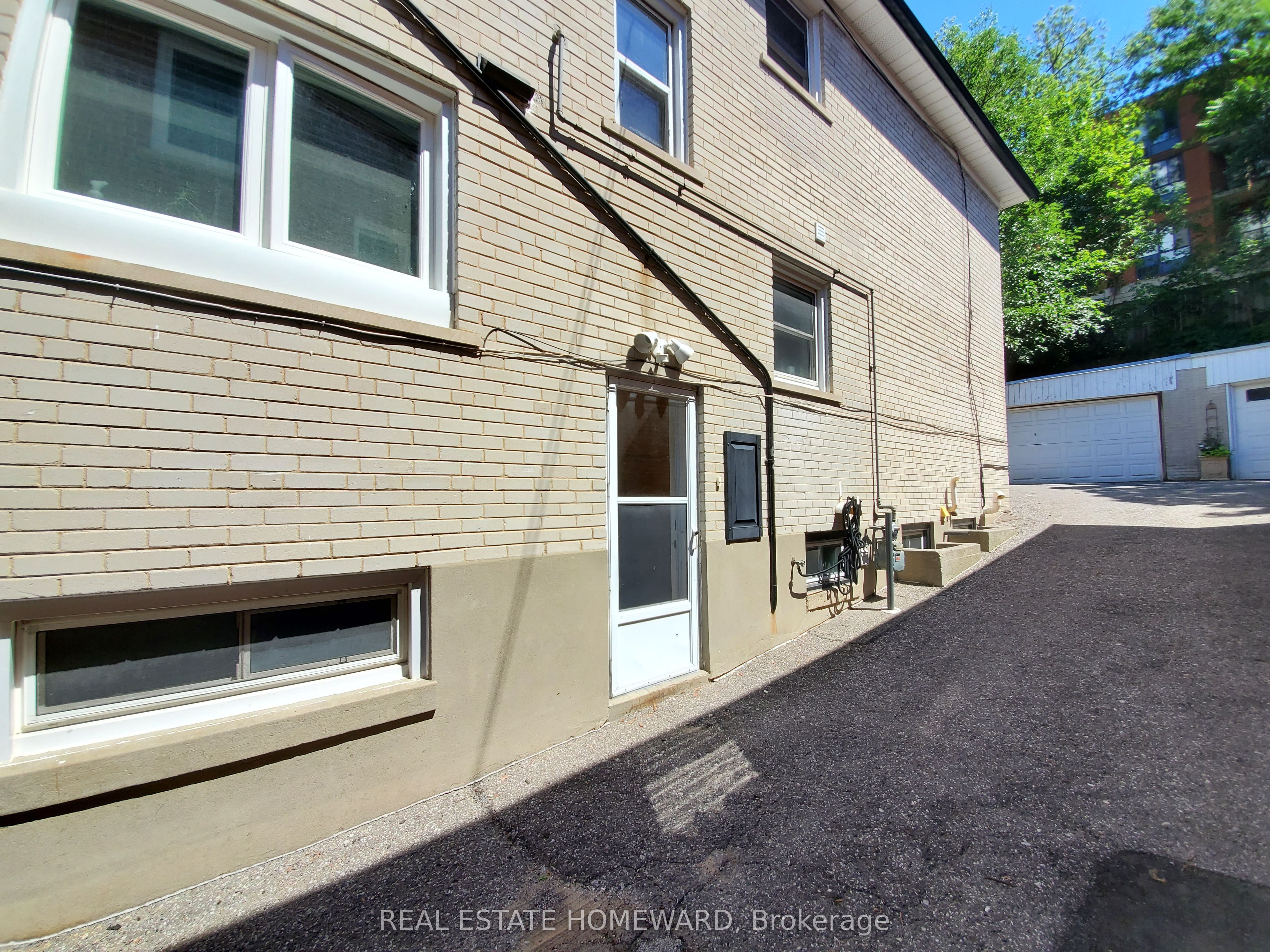 #lower - 21 Love Crescent Property Photo 5