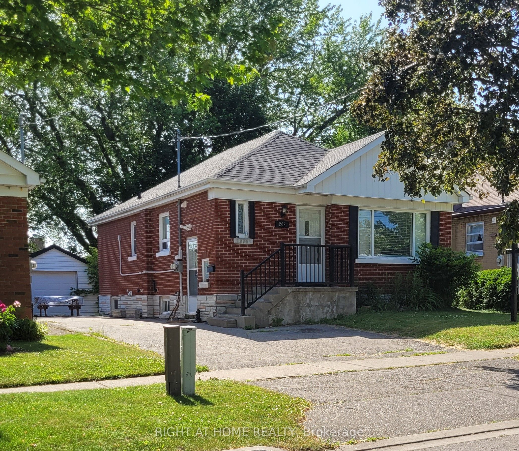 202 Cadillac Avenue S Property Photo 1
