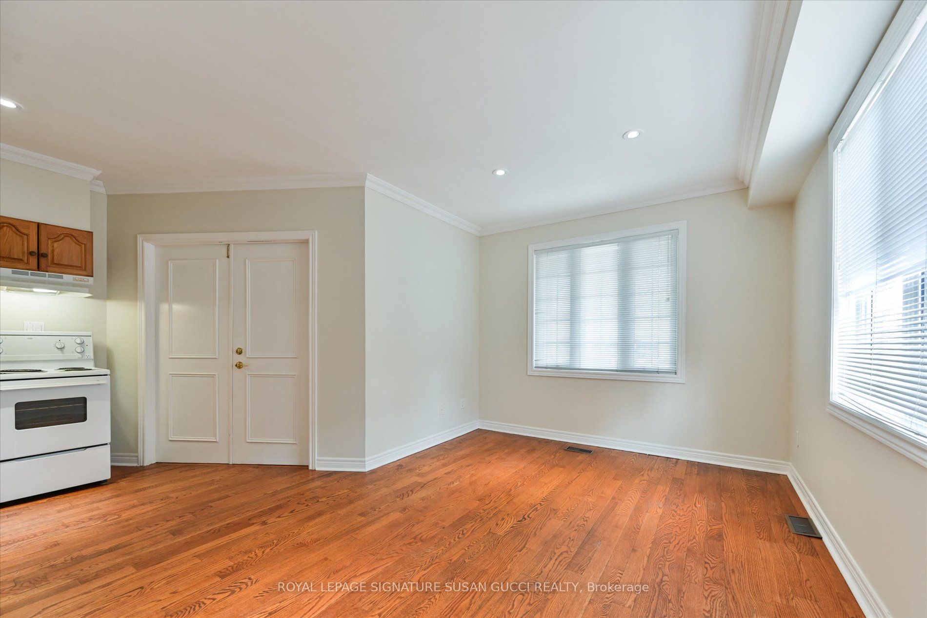 454 Donlands Avenue Property Photo 6