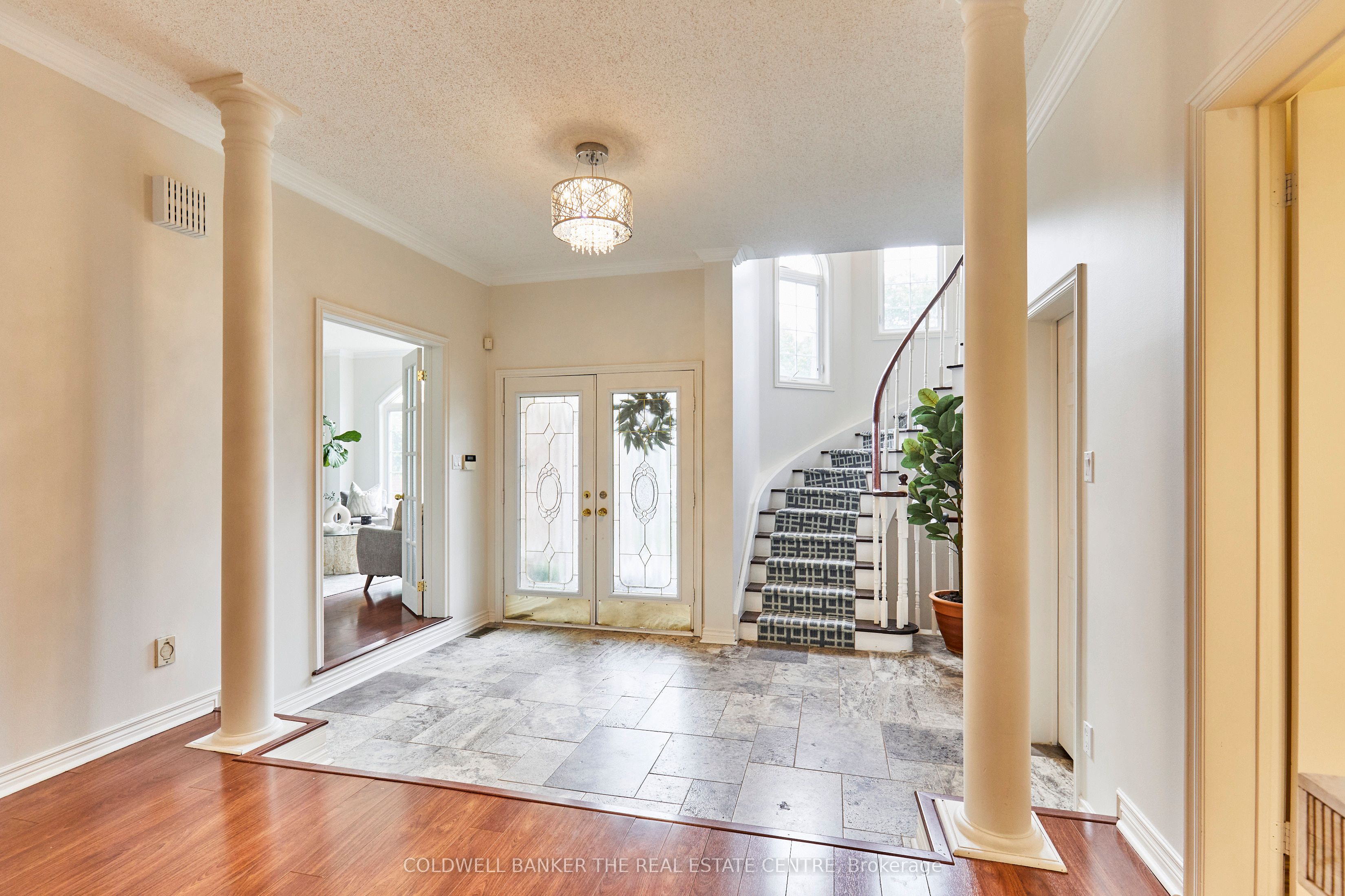1056 Stone Cottage Crescent Property Photo 8