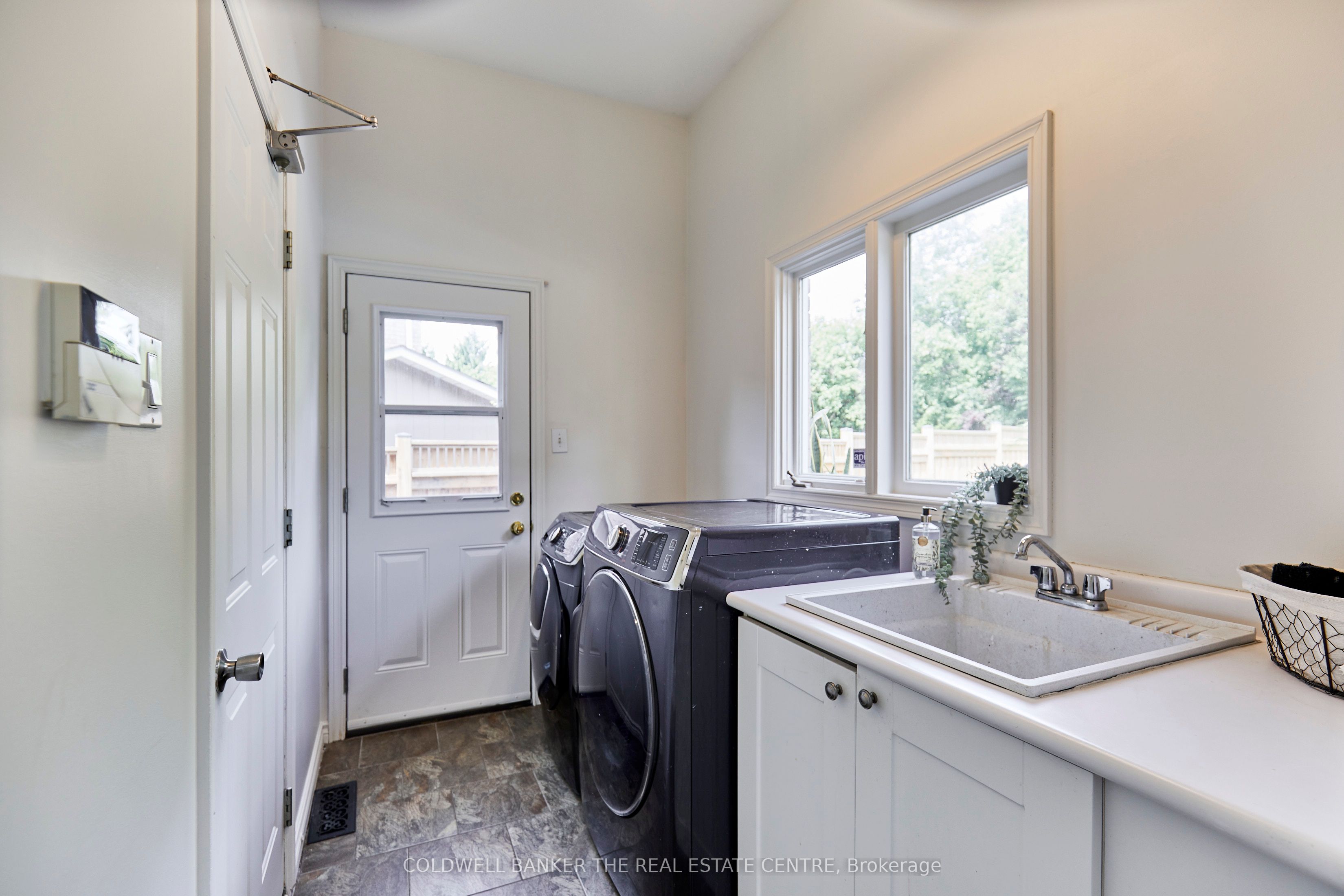 1056 Stone Cottage Crescent Property Photo 19