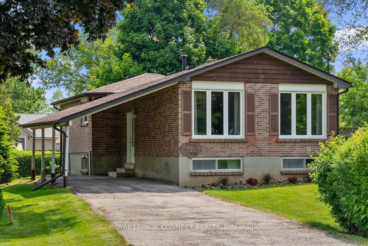 725 Hillview Crescent Property Photo 1