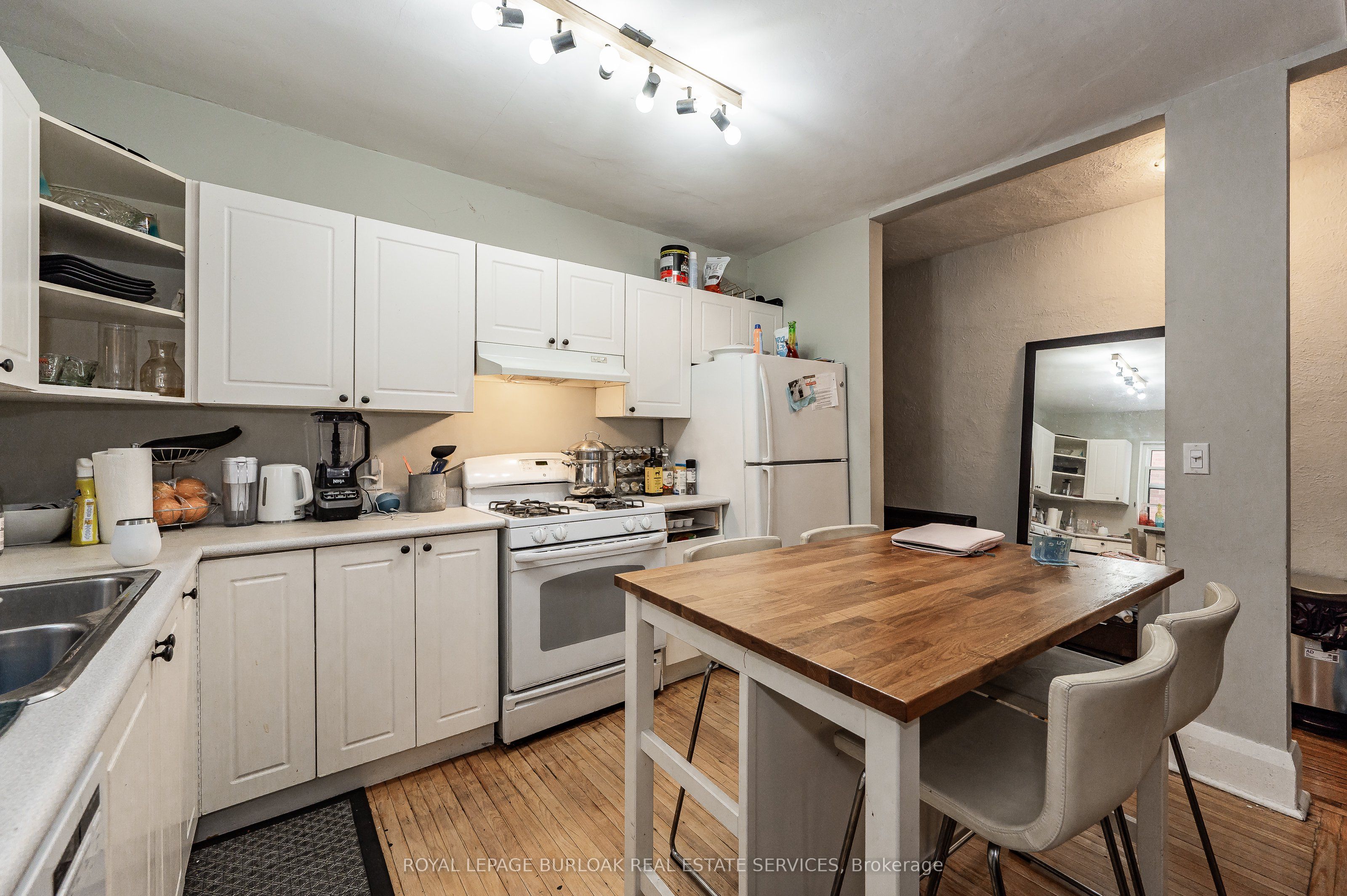 527 Kingston Road Property Photo 11