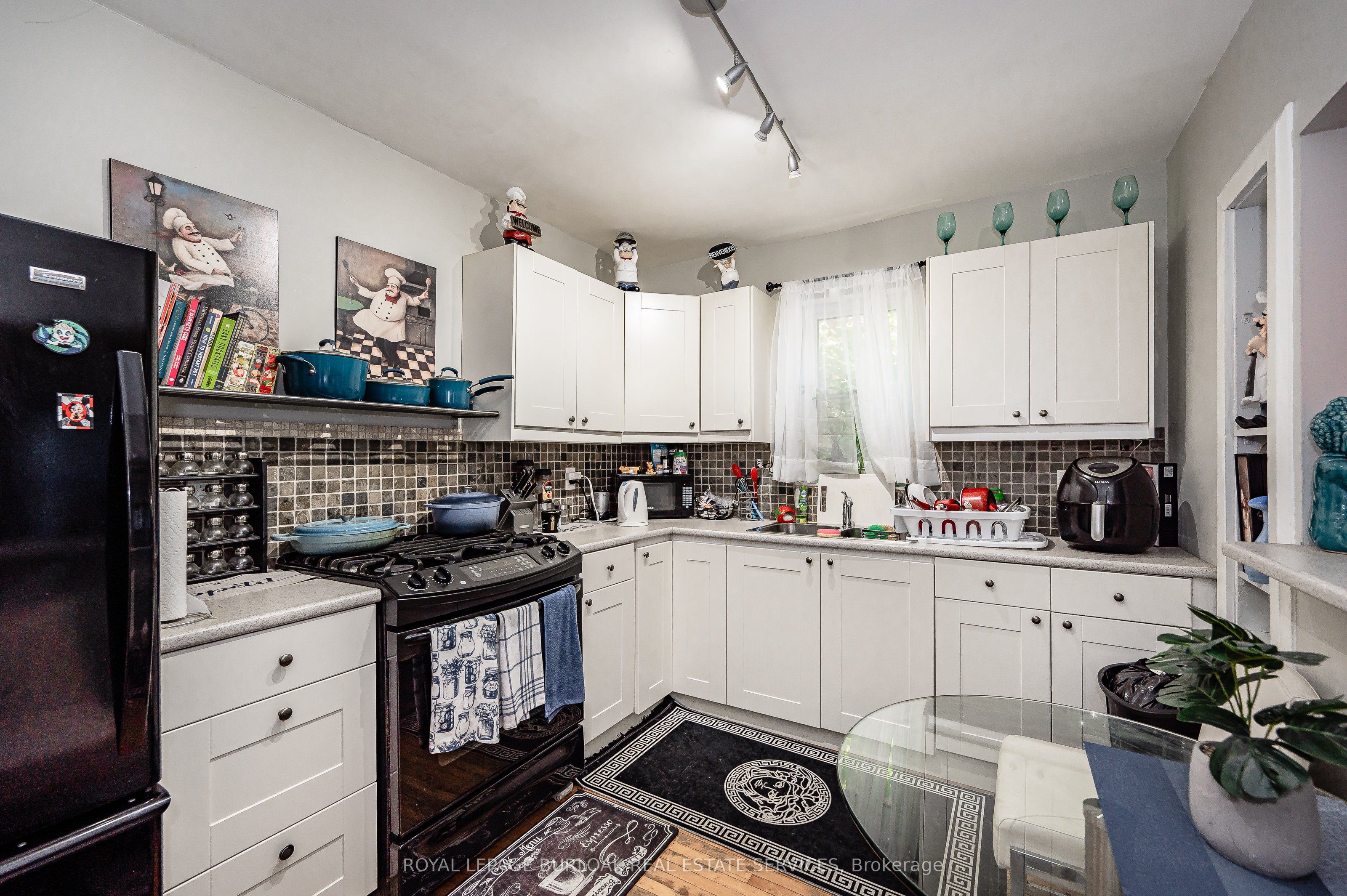 527 Kingston Road Property Photo 25