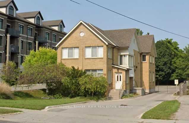702 King Street W Property Photo 3