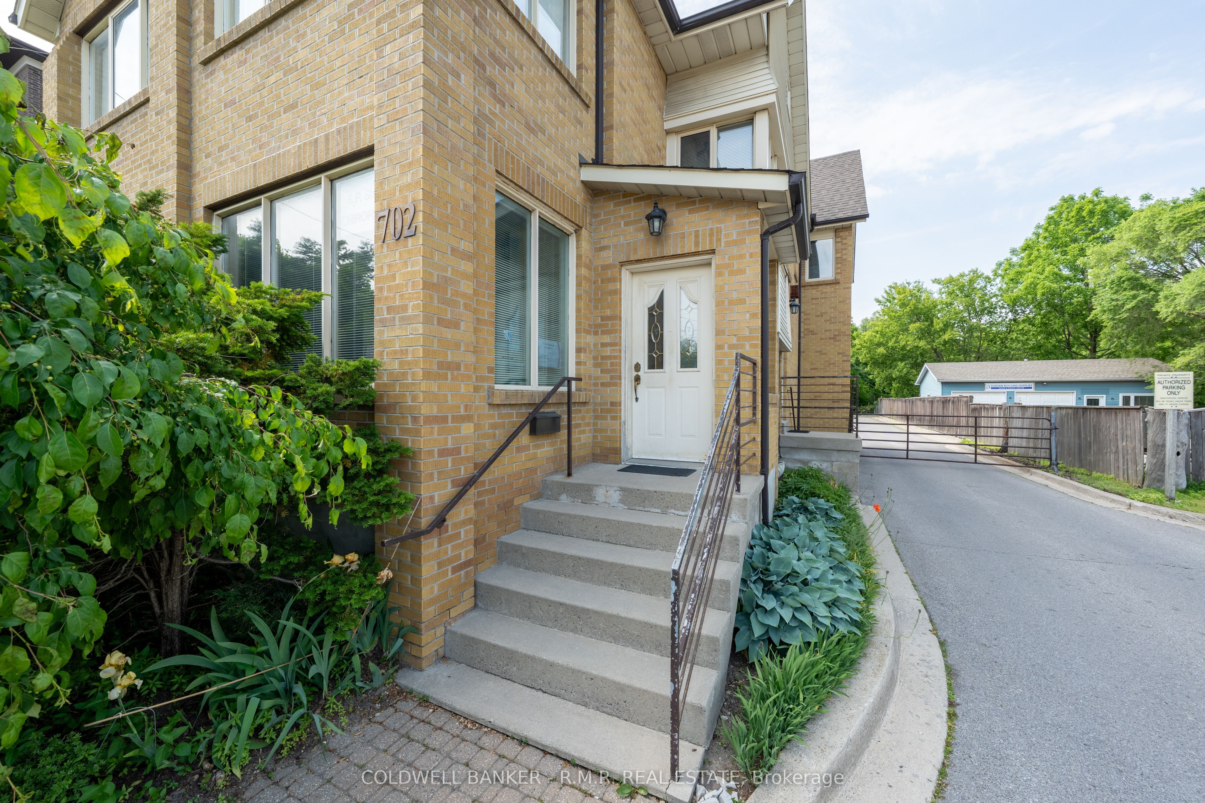 702 King Street W Property Photo 4