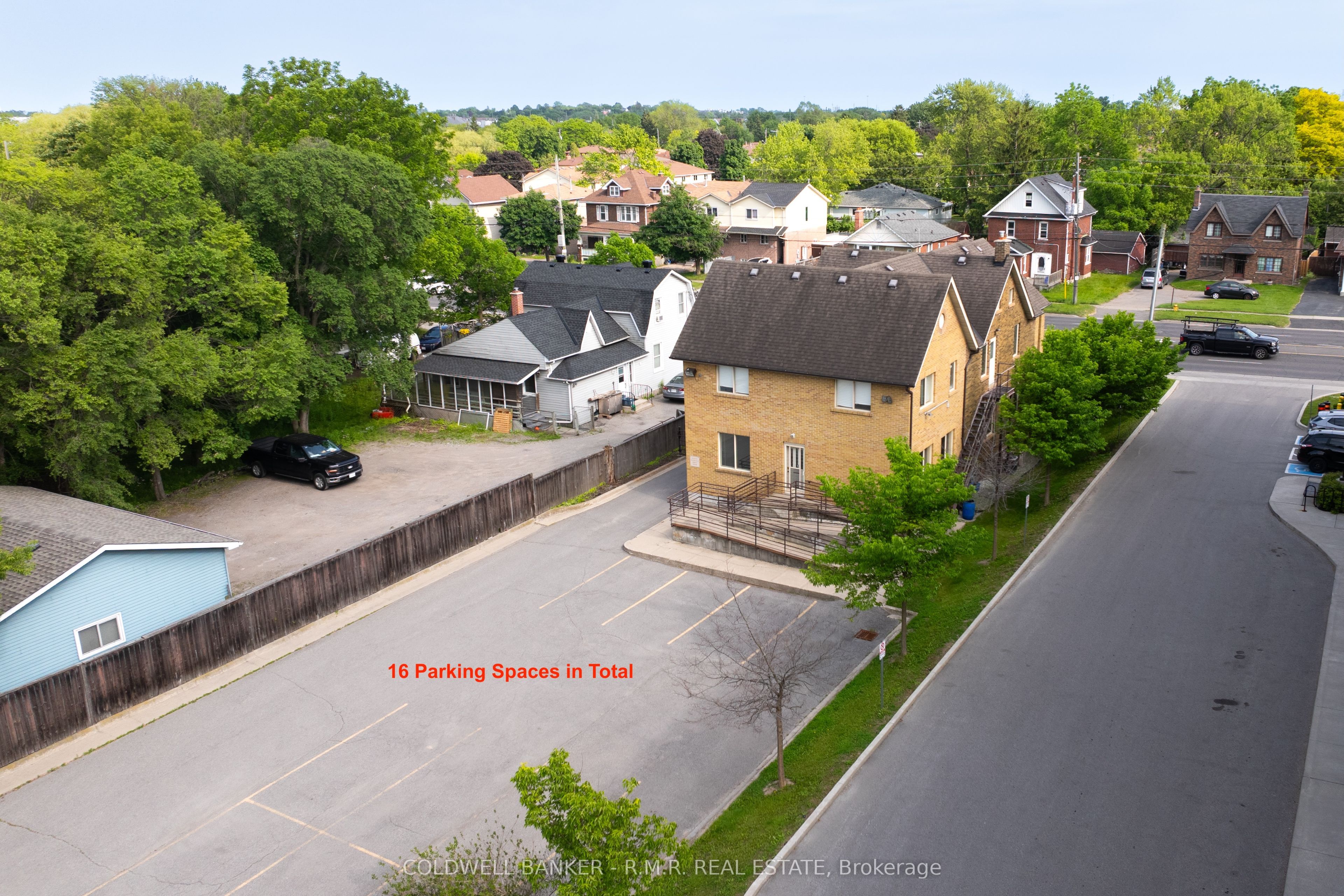 702 King Street W Property Photo 5