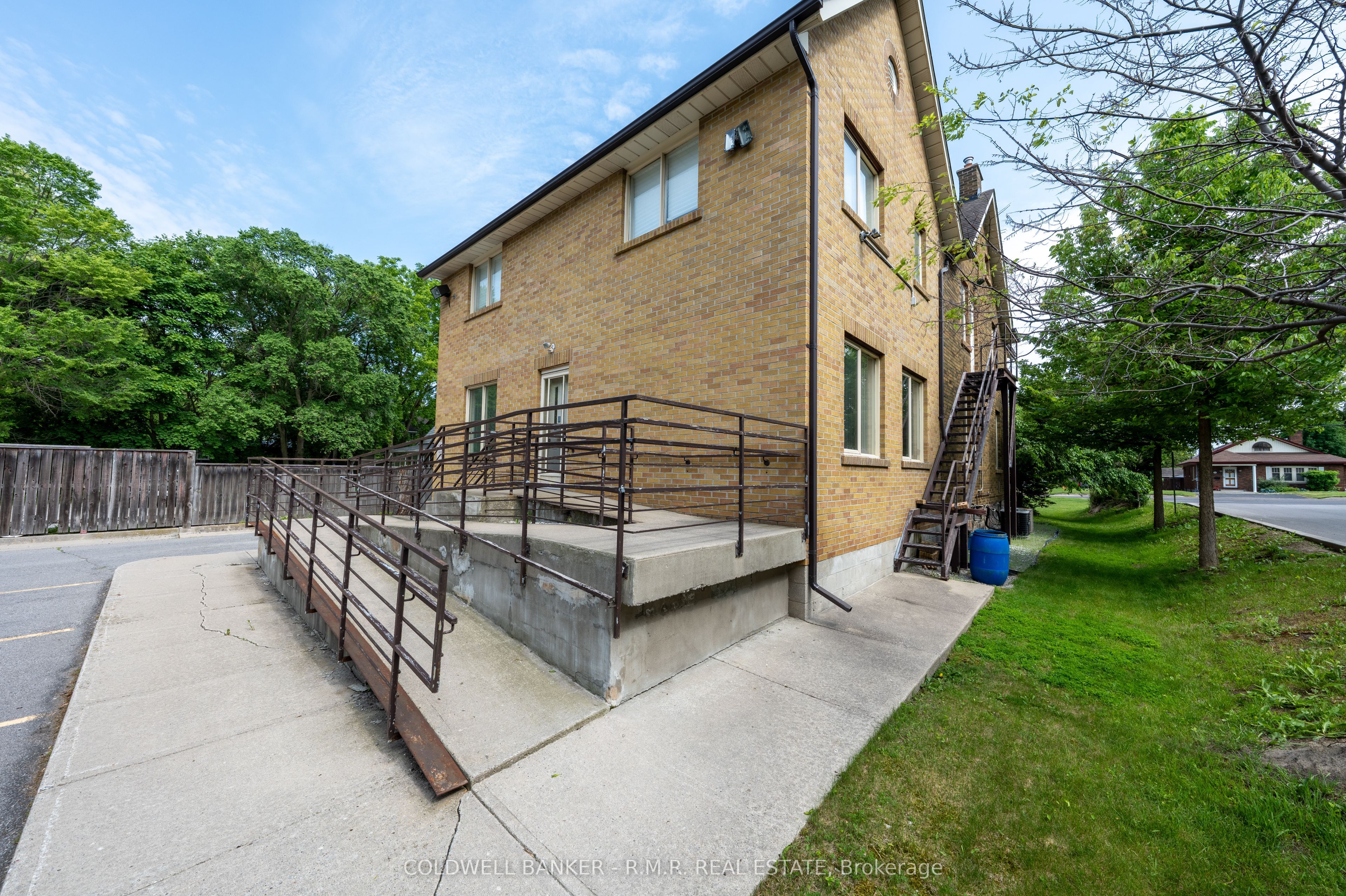 702 King Street W Property Photo 7
