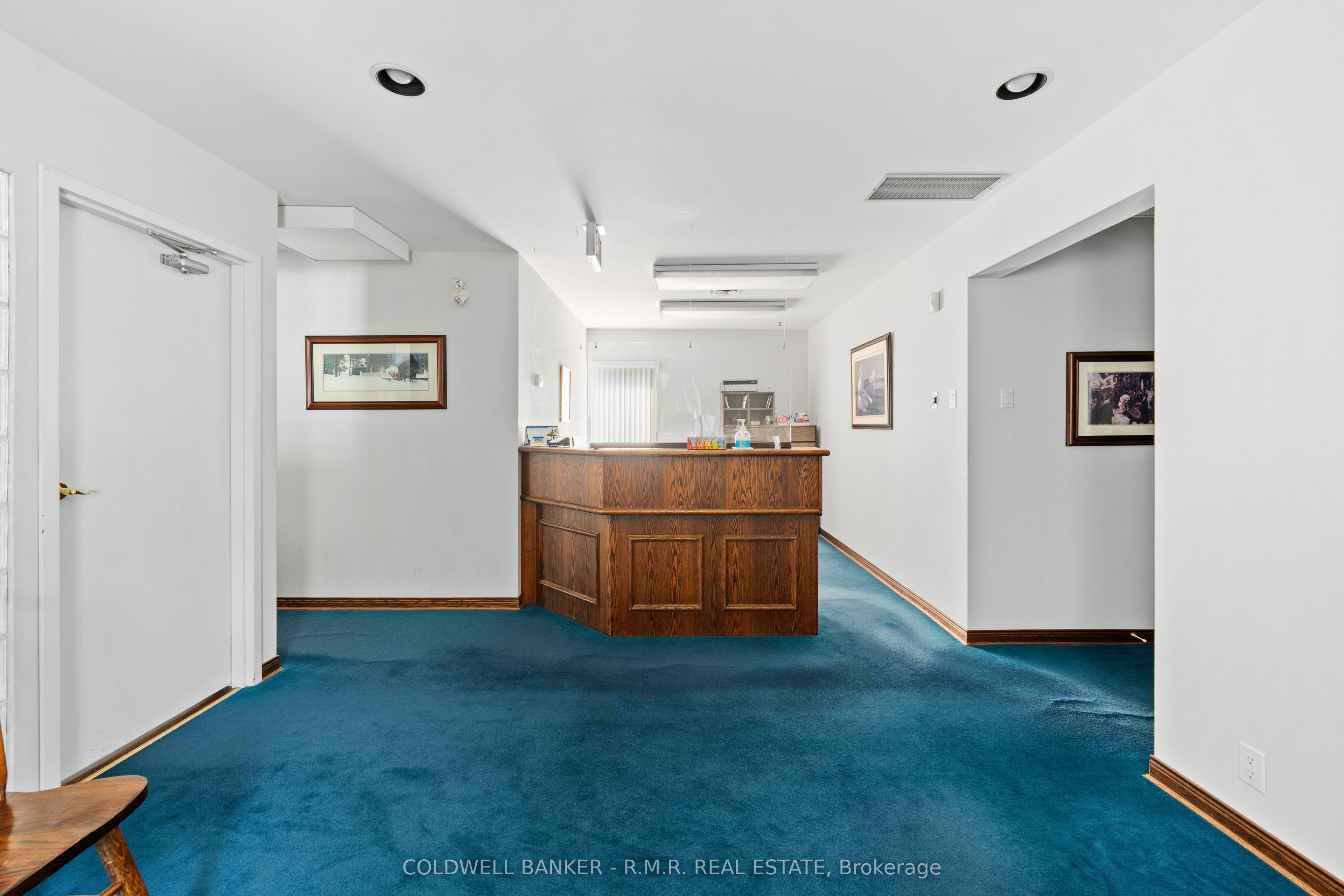 702 King Street W Property Photo 11